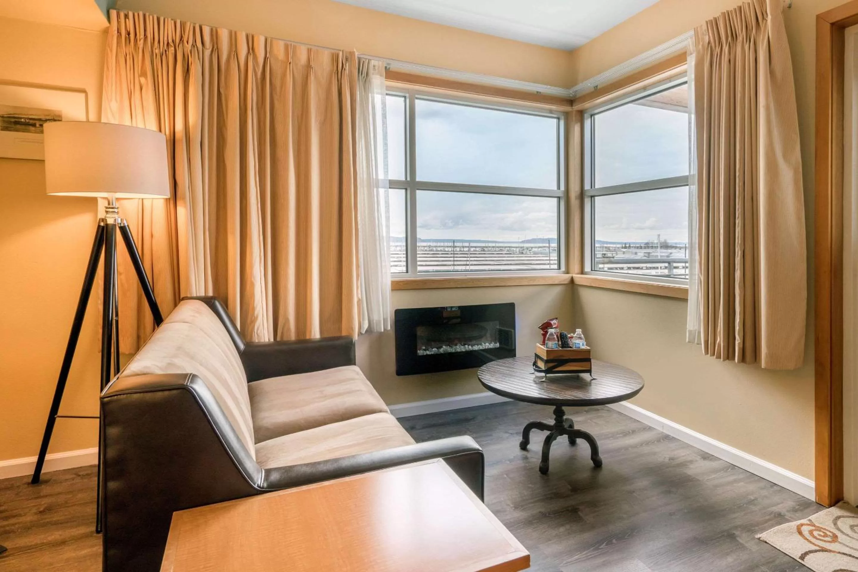 Photo of the whole room in Inn at Port Gardner-Everett Waterfront, Ascend Hotel Collection