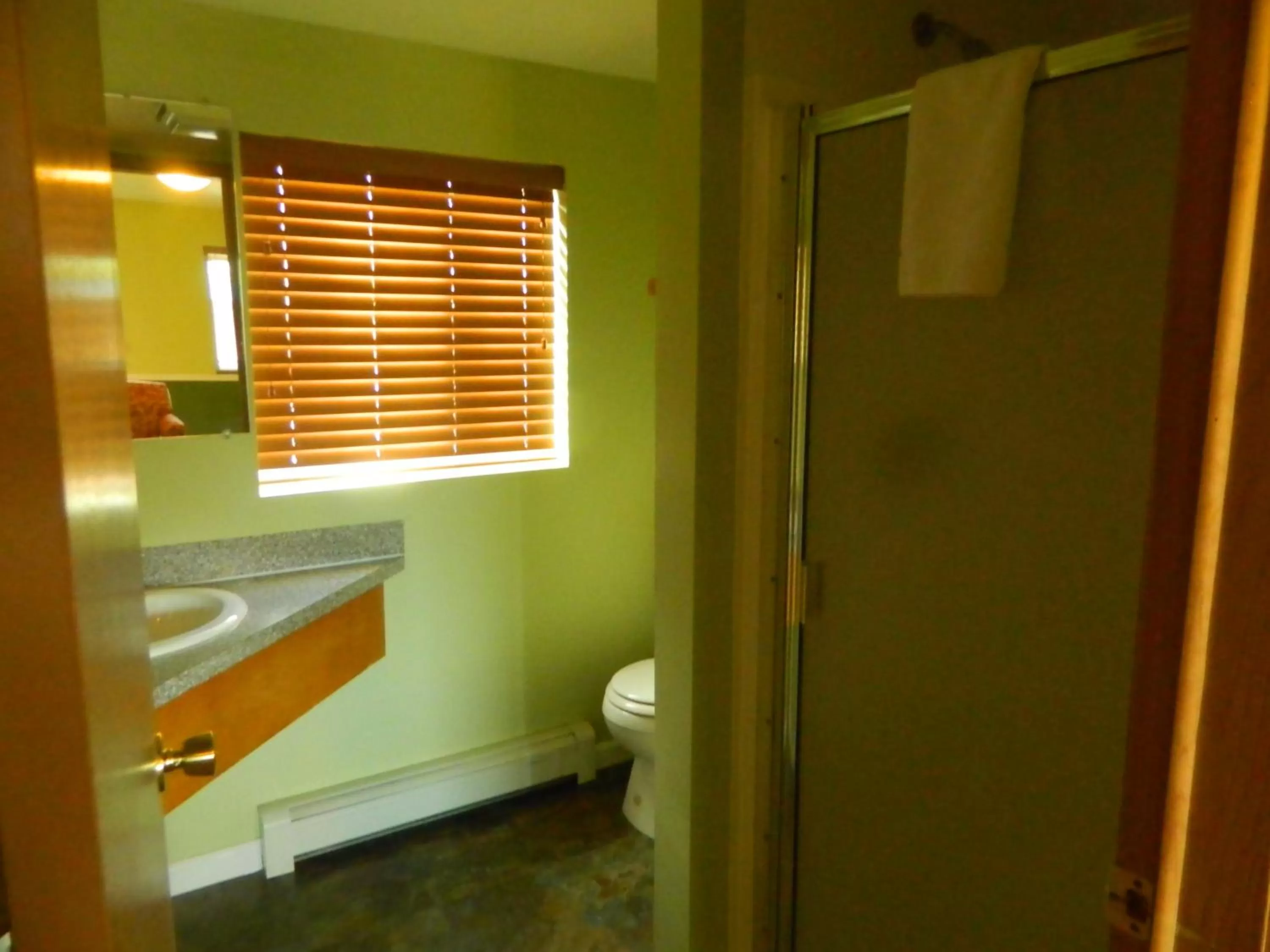 Bathroom in Country Motor Inn