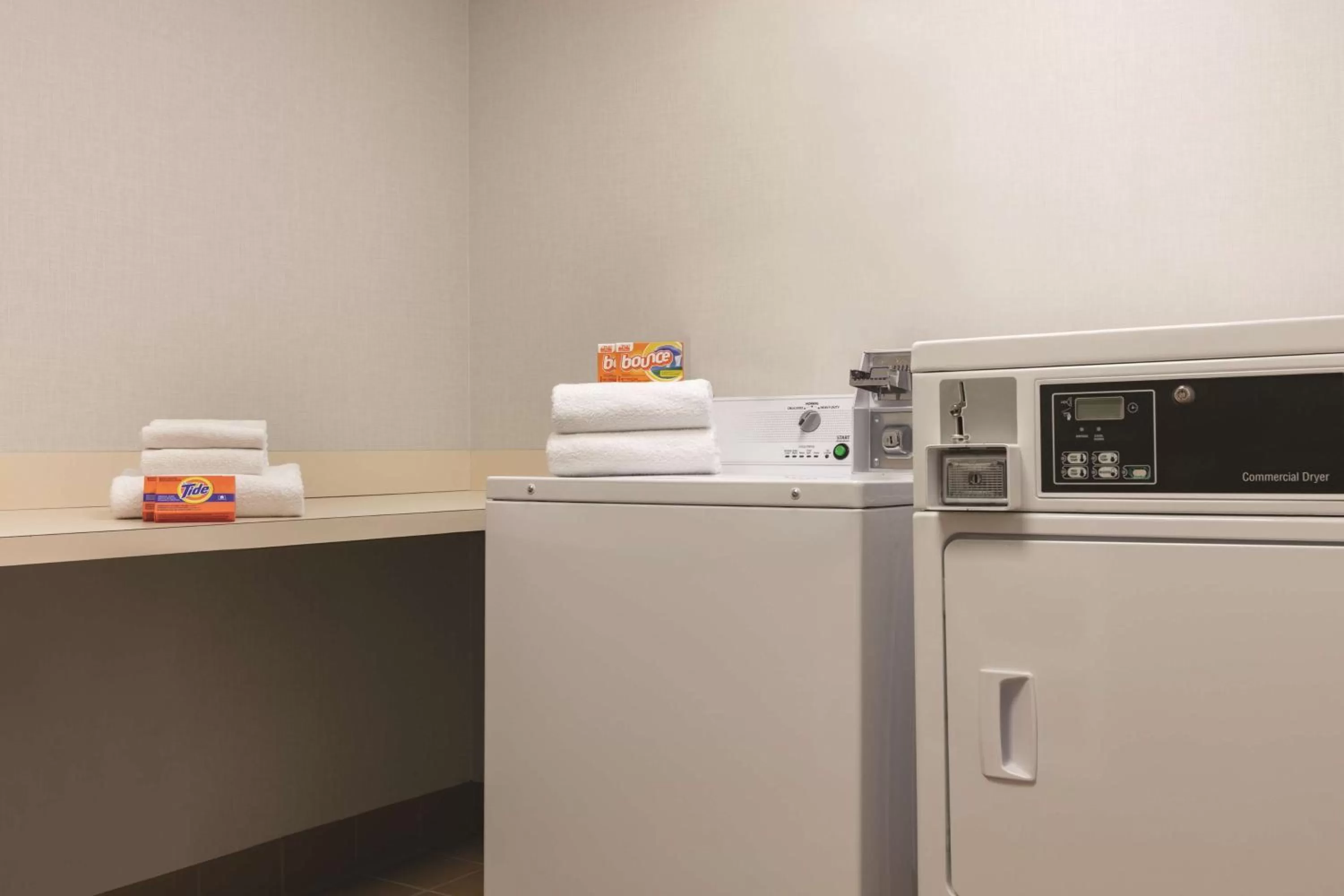 Photo of the whole room in Hampton Inn by Hilton Harrisburg West