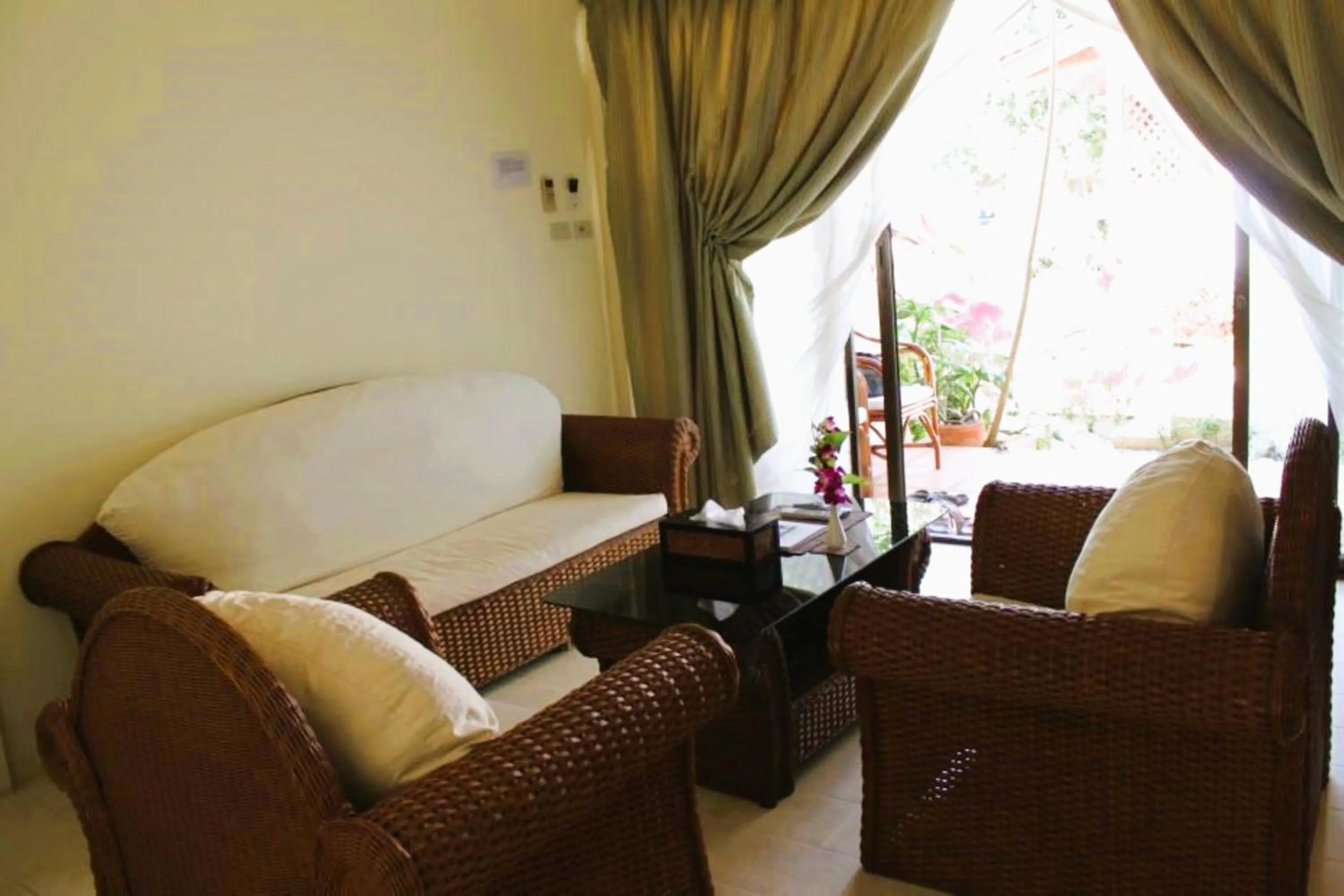 Living room in The Waterfront Hotel at Fisherman's Village