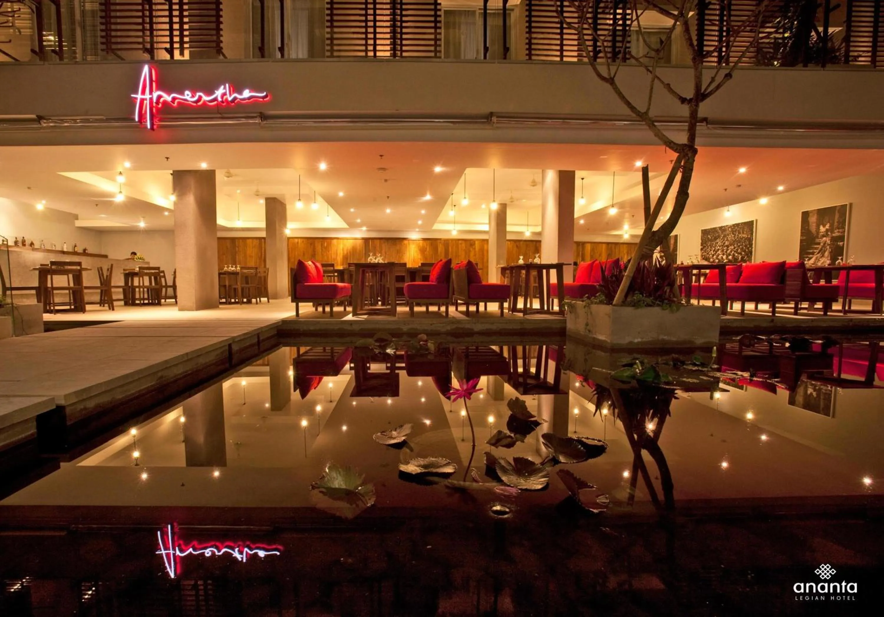 Swimming pool in Ananta Legian Hotel