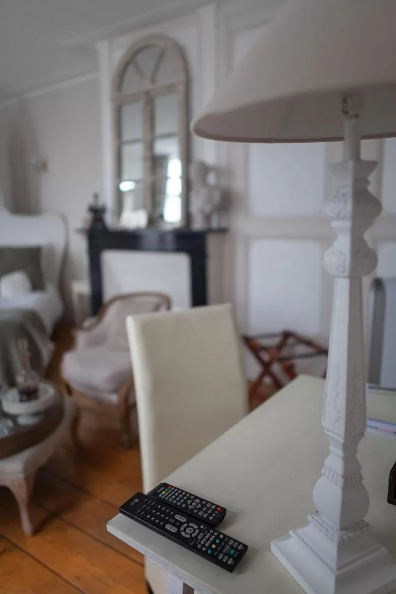 Seating area, Bed in Bienvenue Chez Nous