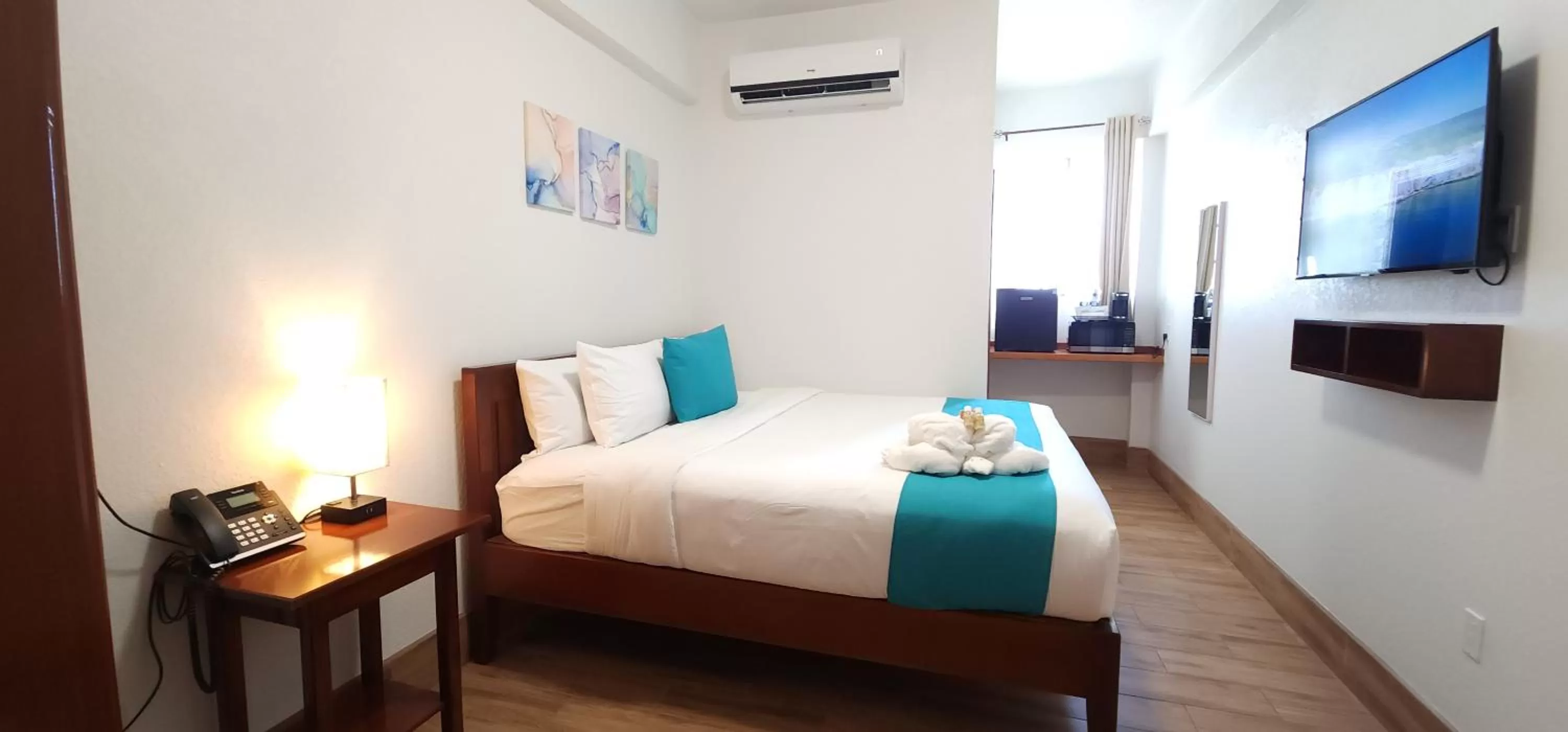 TV and multimedia, Bed in Voyager Sun & Reef Hotel