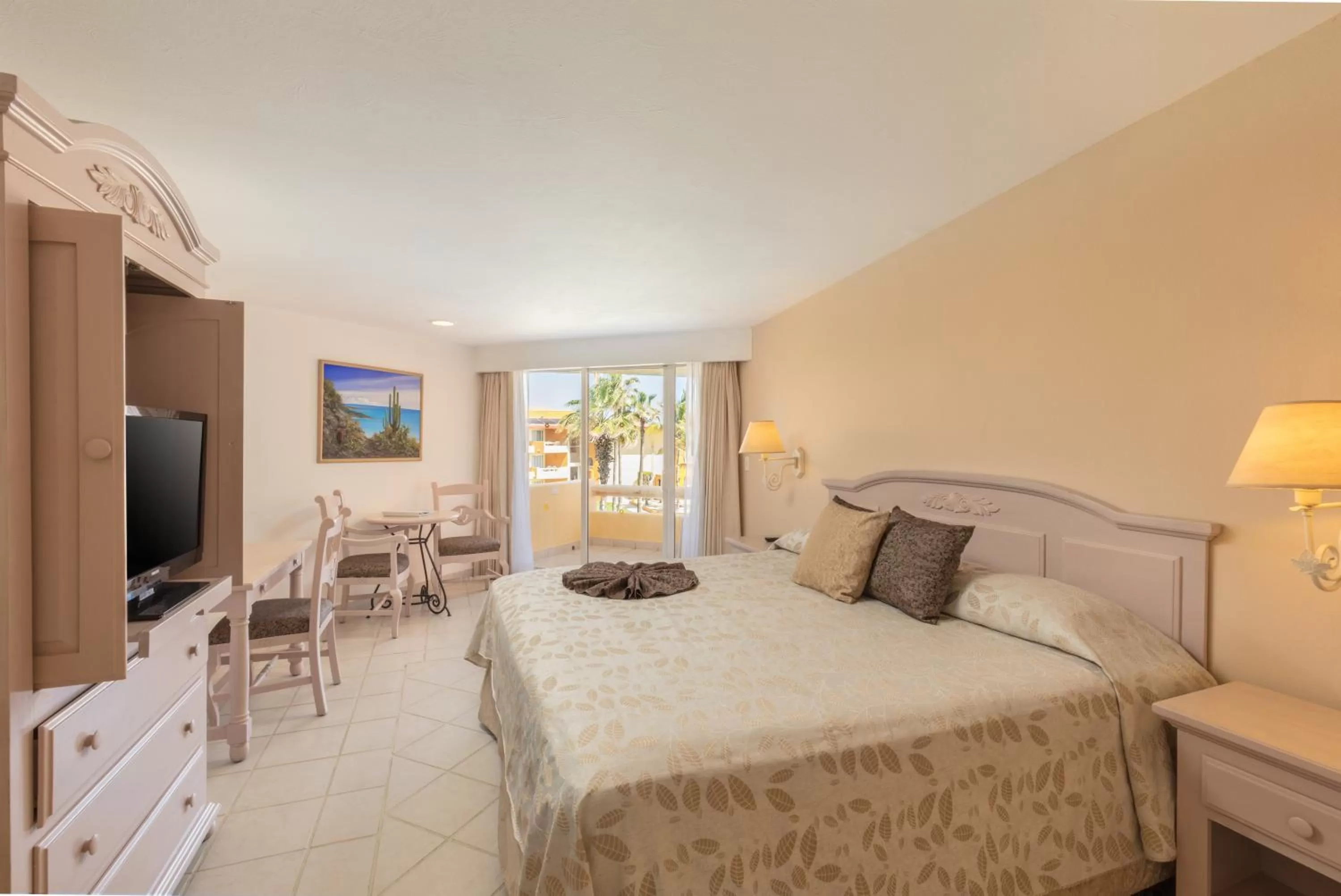 Photo of the whole room, Bed in Posada Real Los Cabos