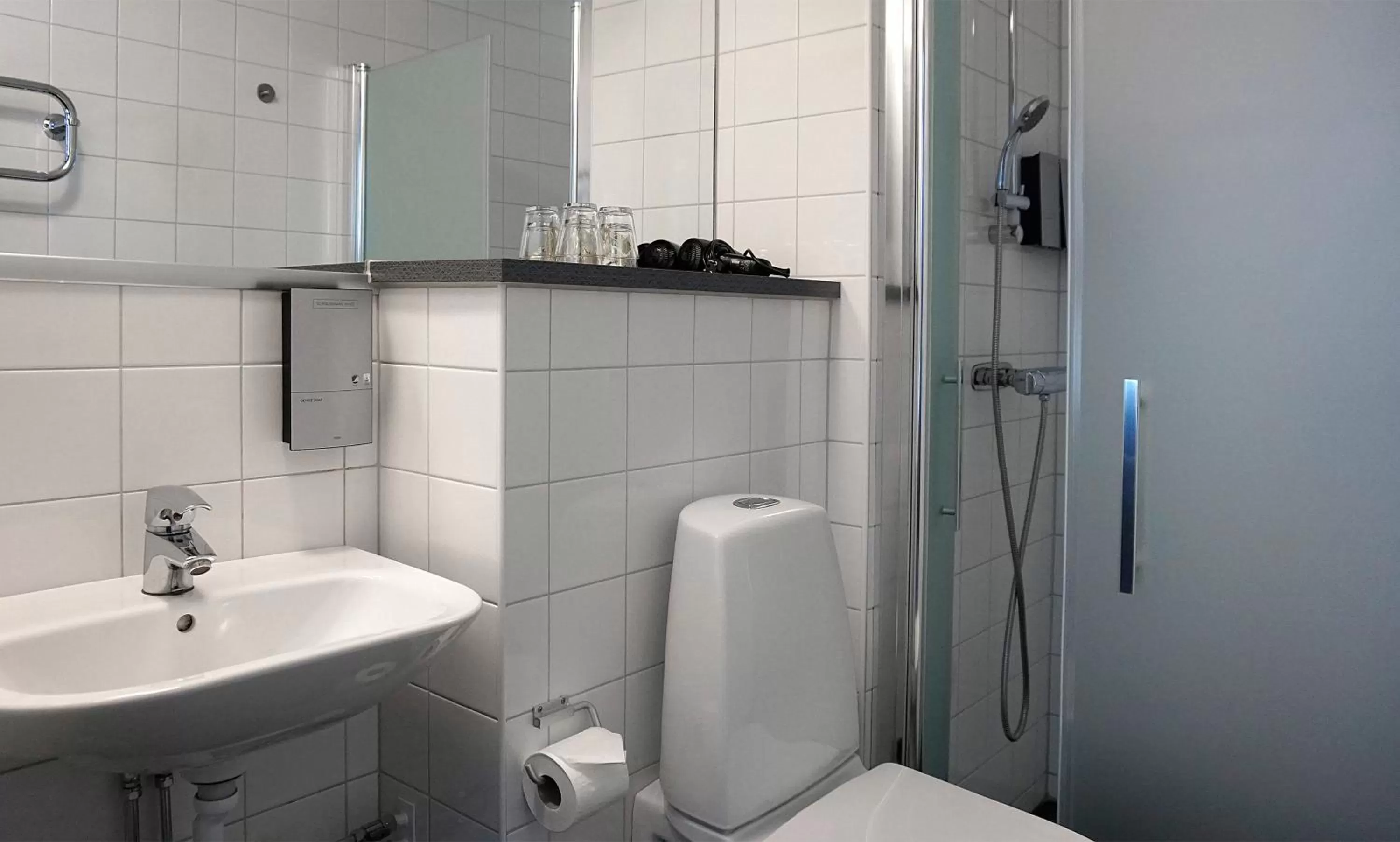 Bathroom in First Hotel Central