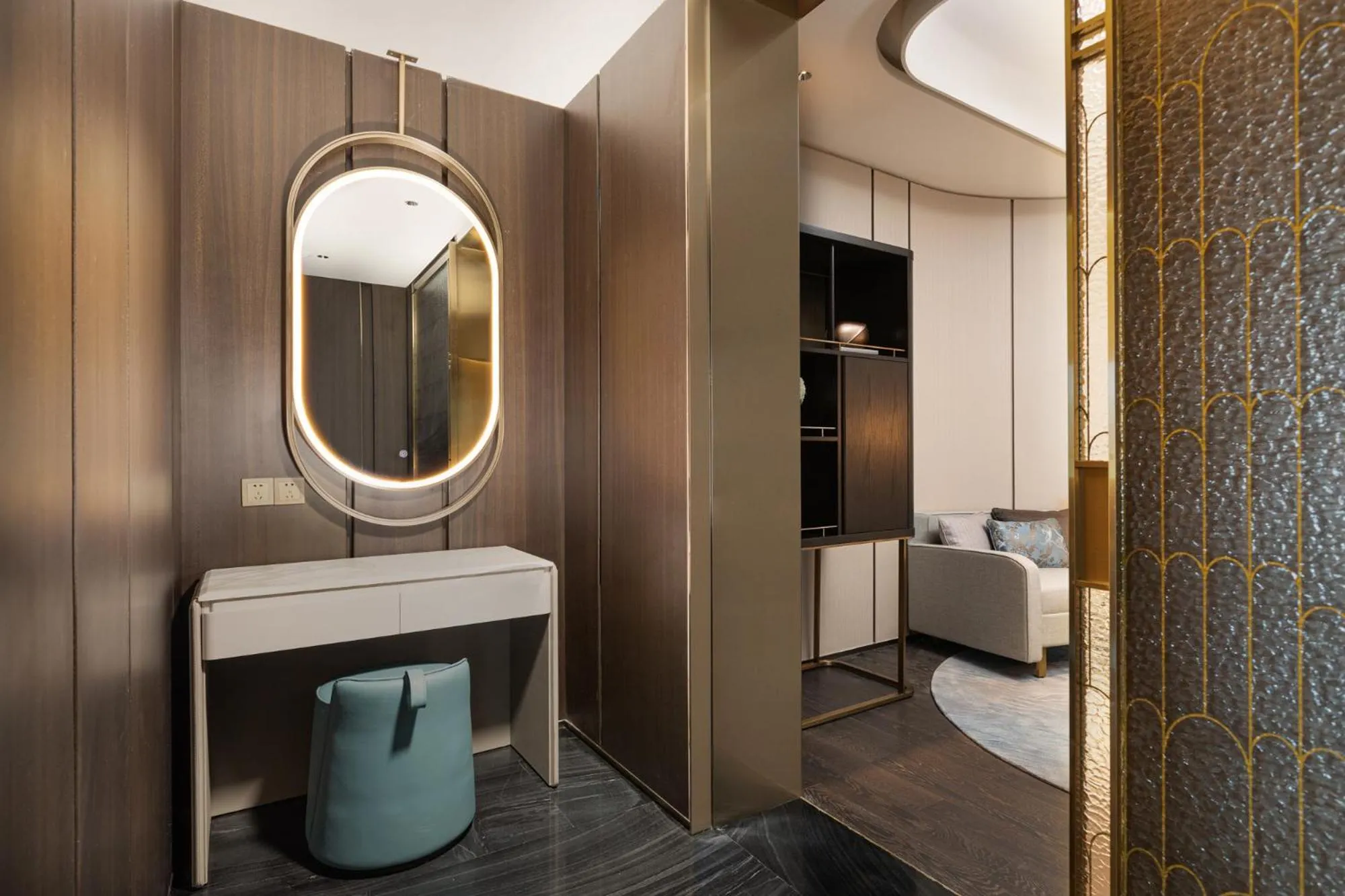wardrobe in HUALUXE Shanghai Changfeng Park by IHG