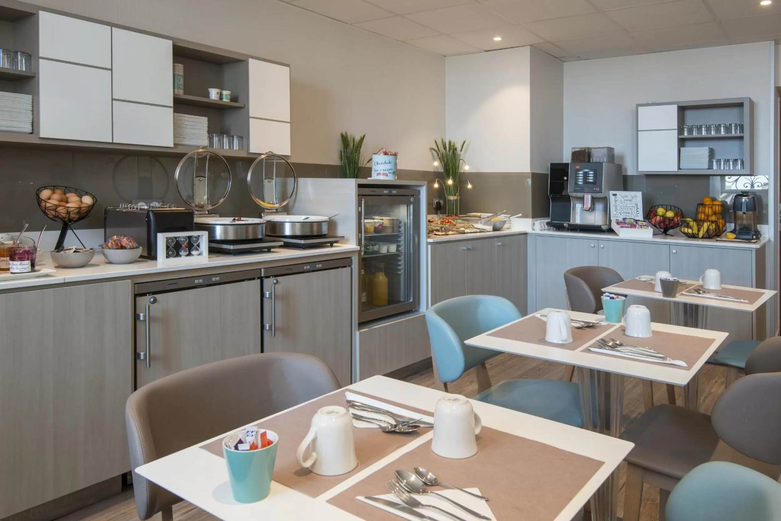 Breakfast in Mercure Nice Marché Aux Fleurs