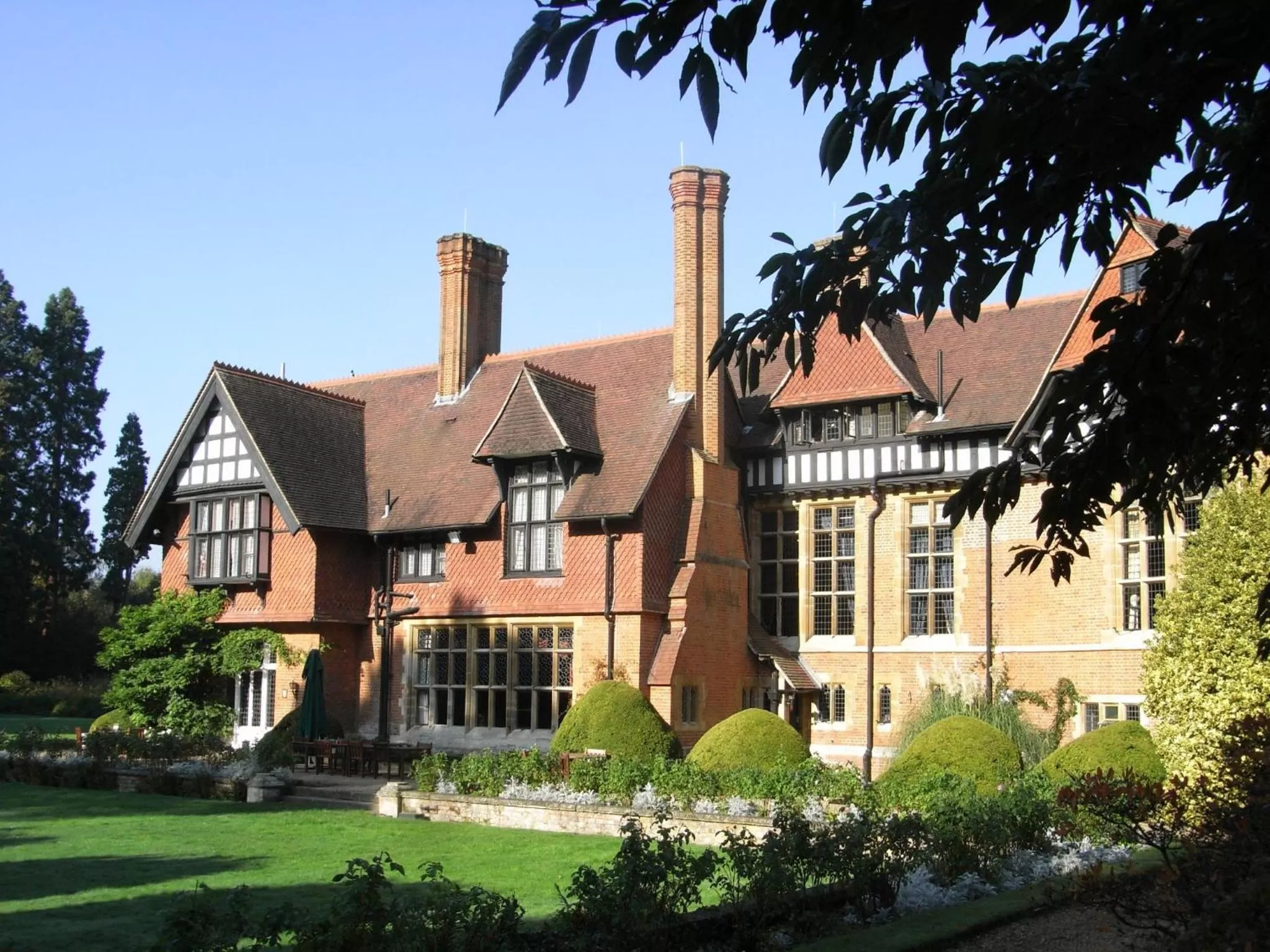 Facade/entrance in Best Western PLUS Grim's Dyke Hotel