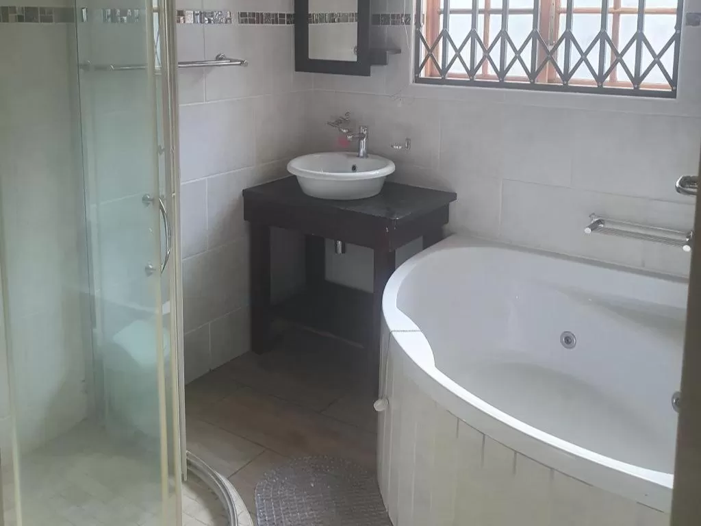 Bathroom in Mzingeli Guesthouse