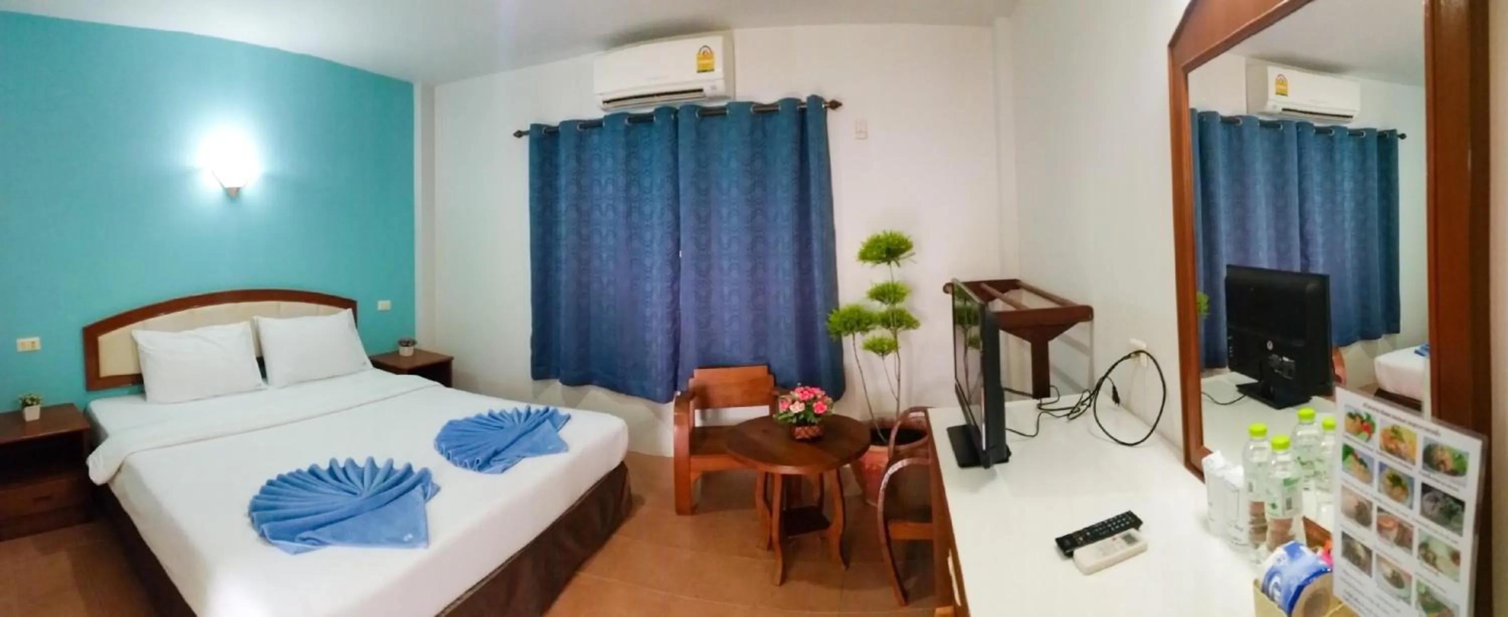 Photo of the whole room, Bed in J.Holiday Inn Krabi