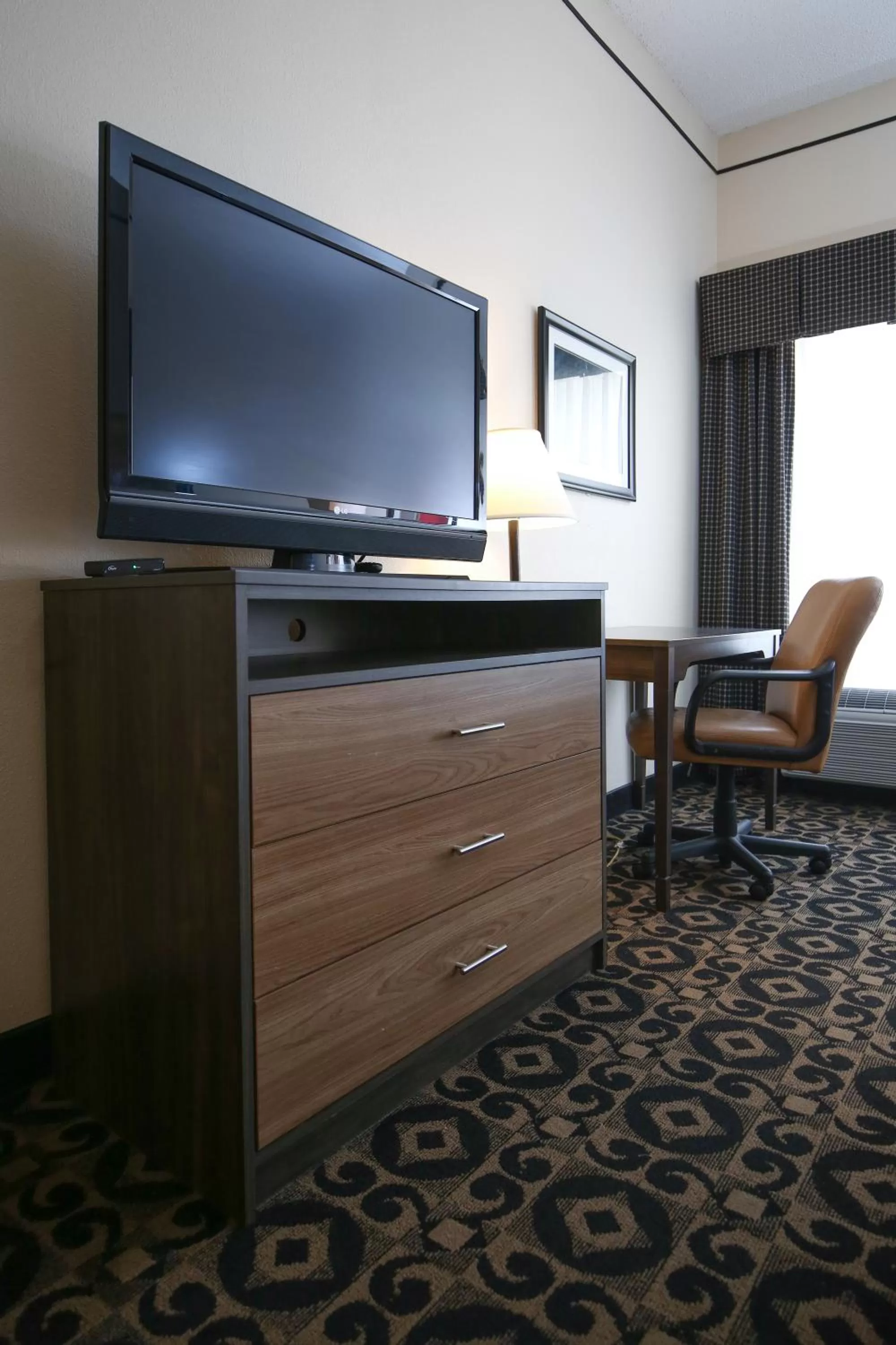 TV and multimedia in Quality Inn & Suites Boone - University Area