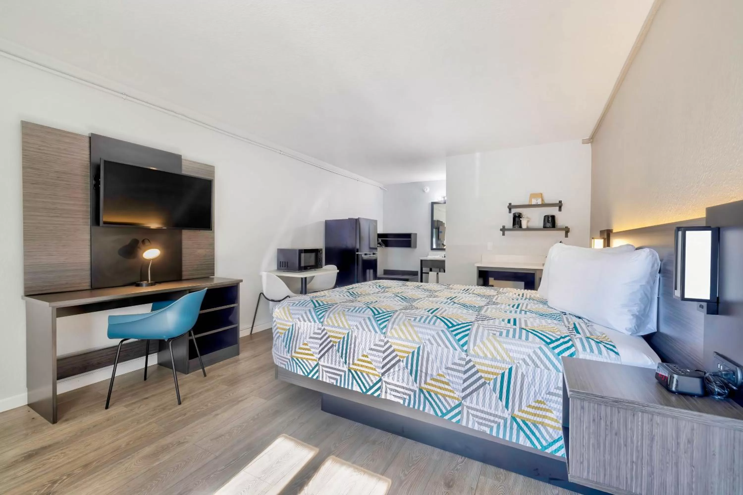 Bed in Studio 6 Effingham, IL