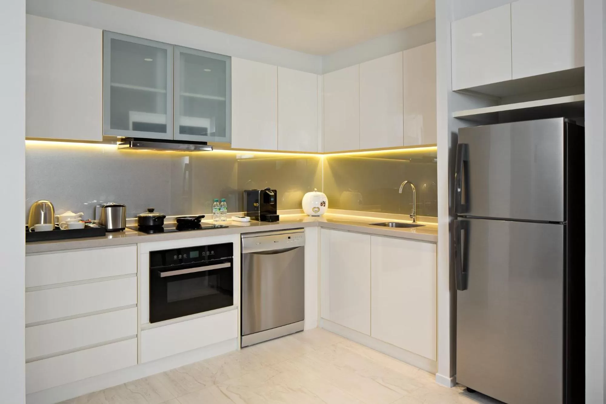 Coffee/tea facilities in Oakwood Hotel & Residence Surabaya