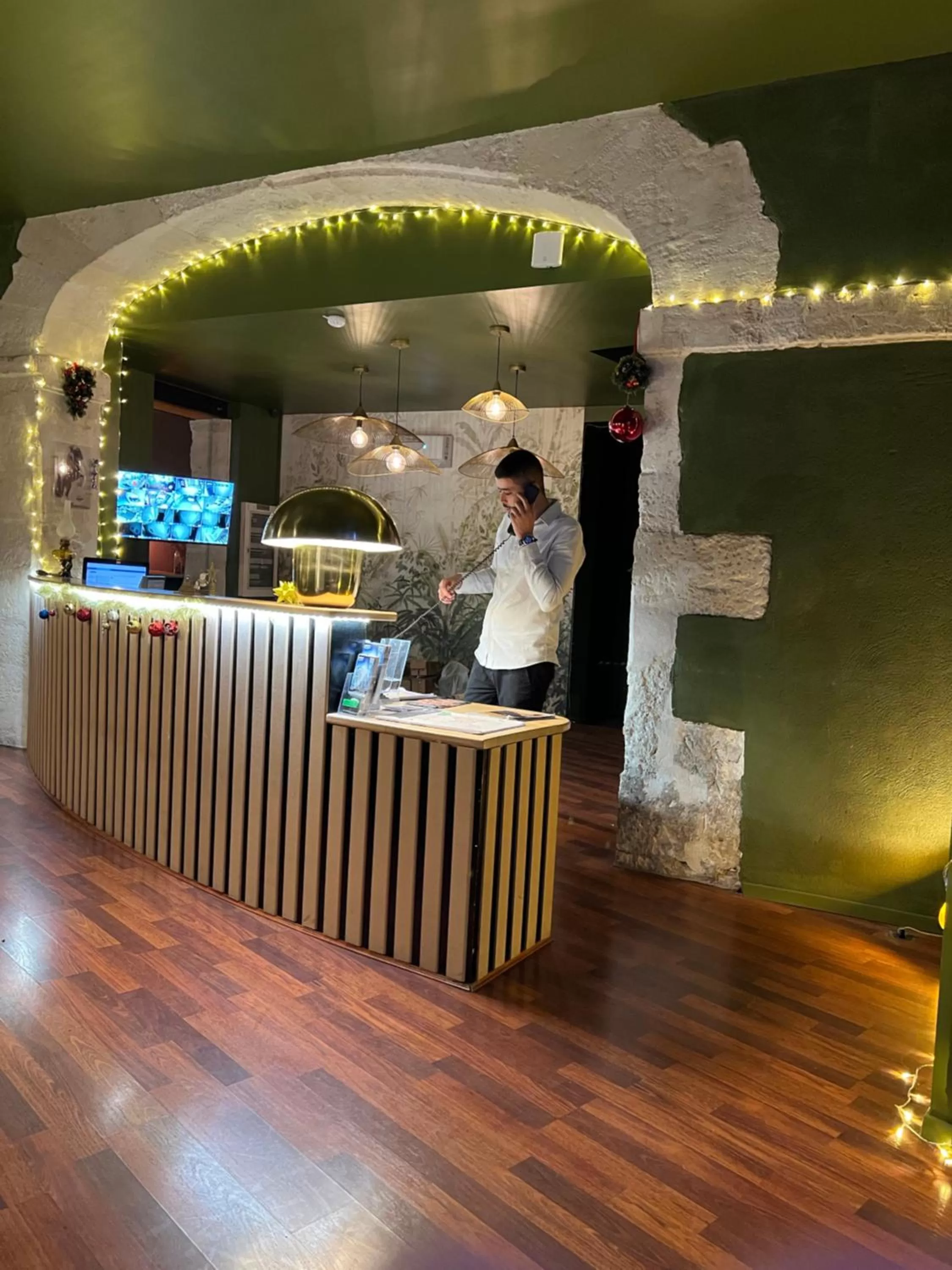 Lobby or reception in Hôtel Abalone - Centre Gare