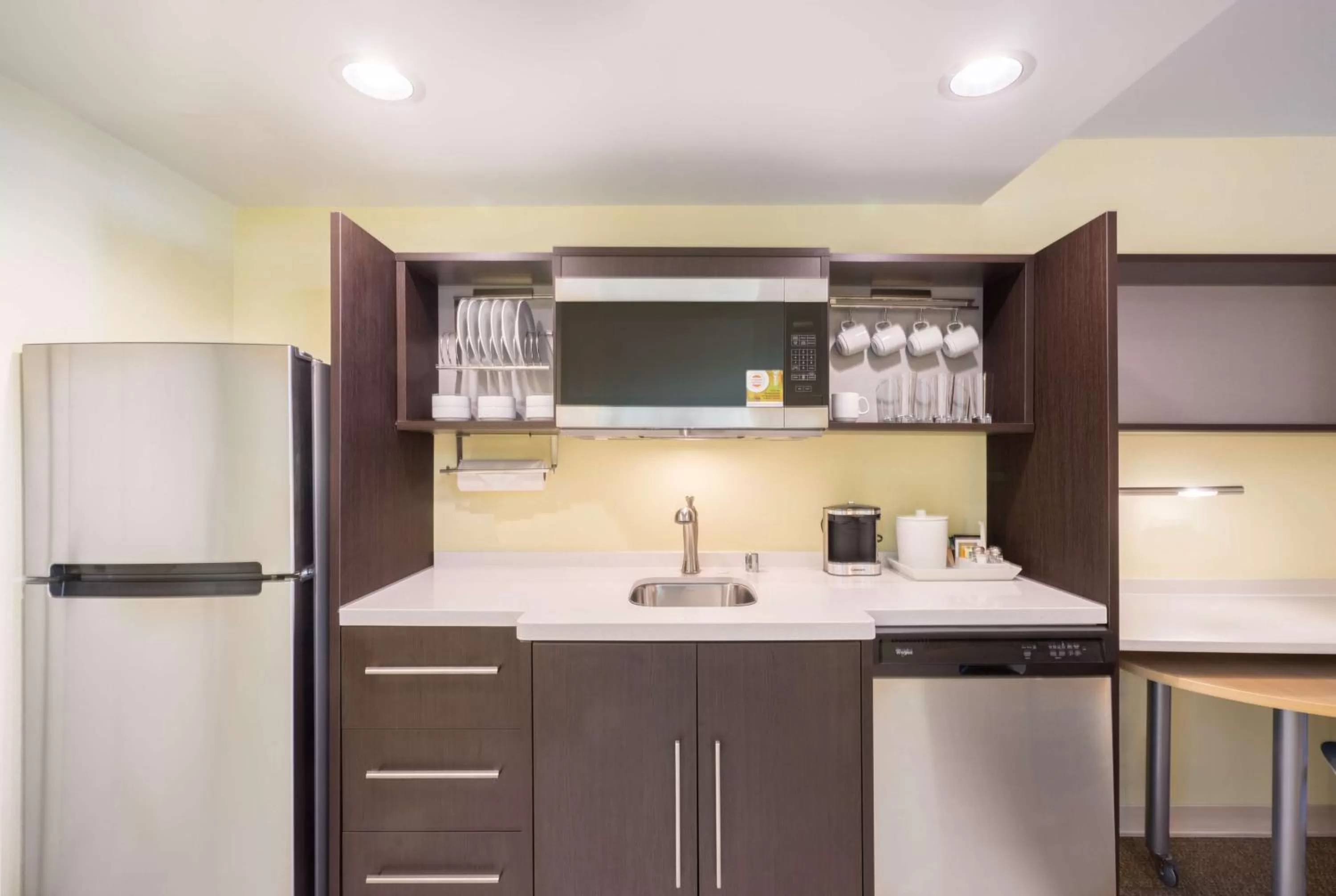 Kitchen or kitchenette in Home2 Suites By Hilton Bowling Green