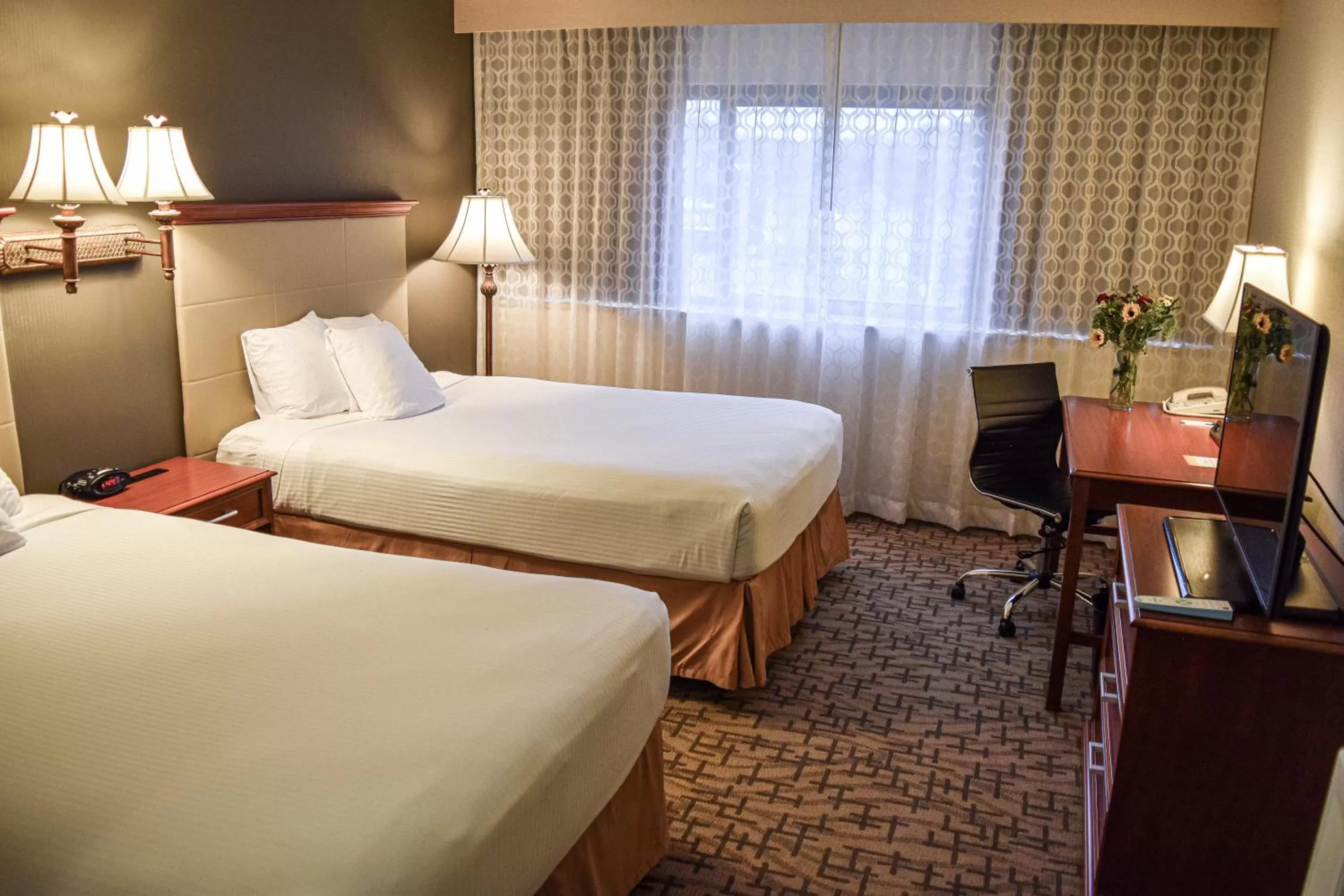 Bedroom in Comfort Inn & Suites Downtown Tacoma