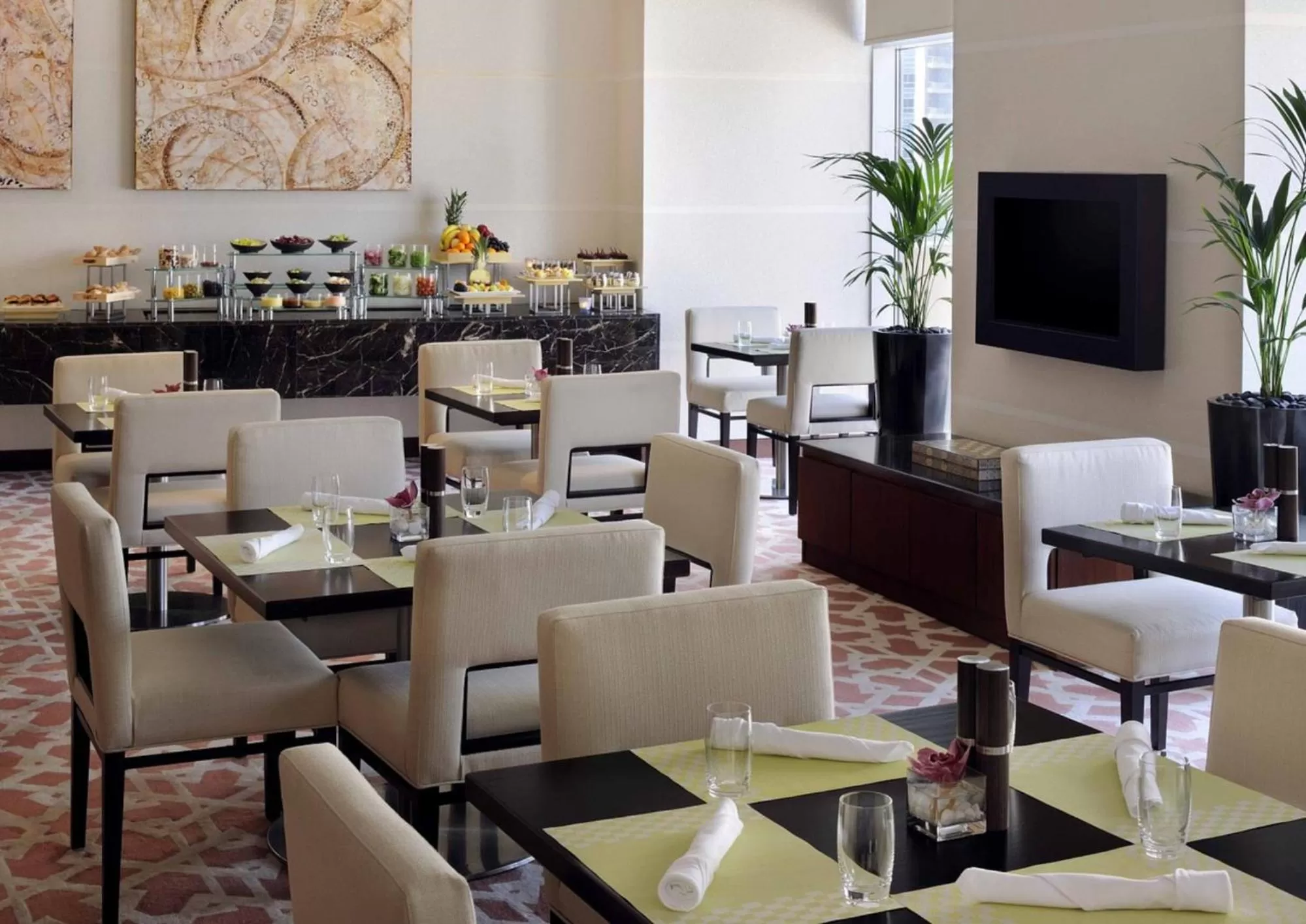 Restaurant/places to eat in Emaar Residences Dubai Marina by Qstay - formerly Address Dubai Marina