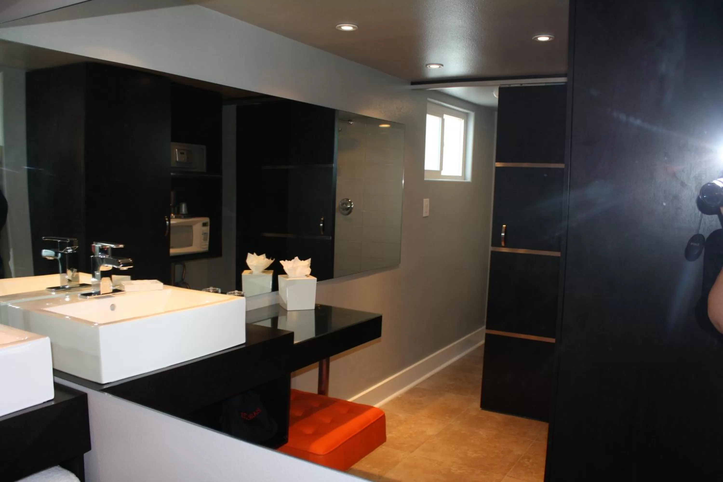 Bathroom in Hotel Current