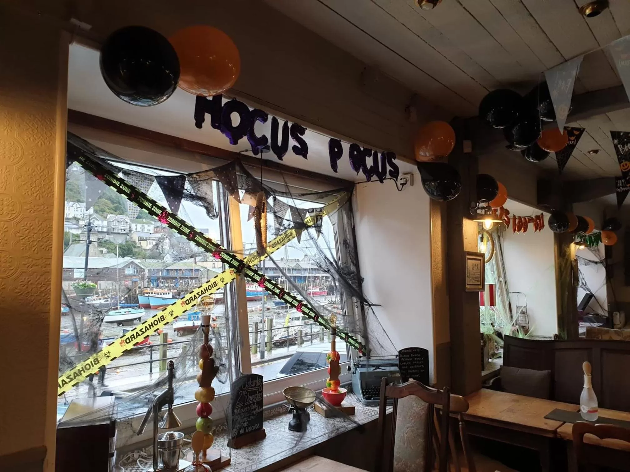 Lounge or bar in The Harbour Moon