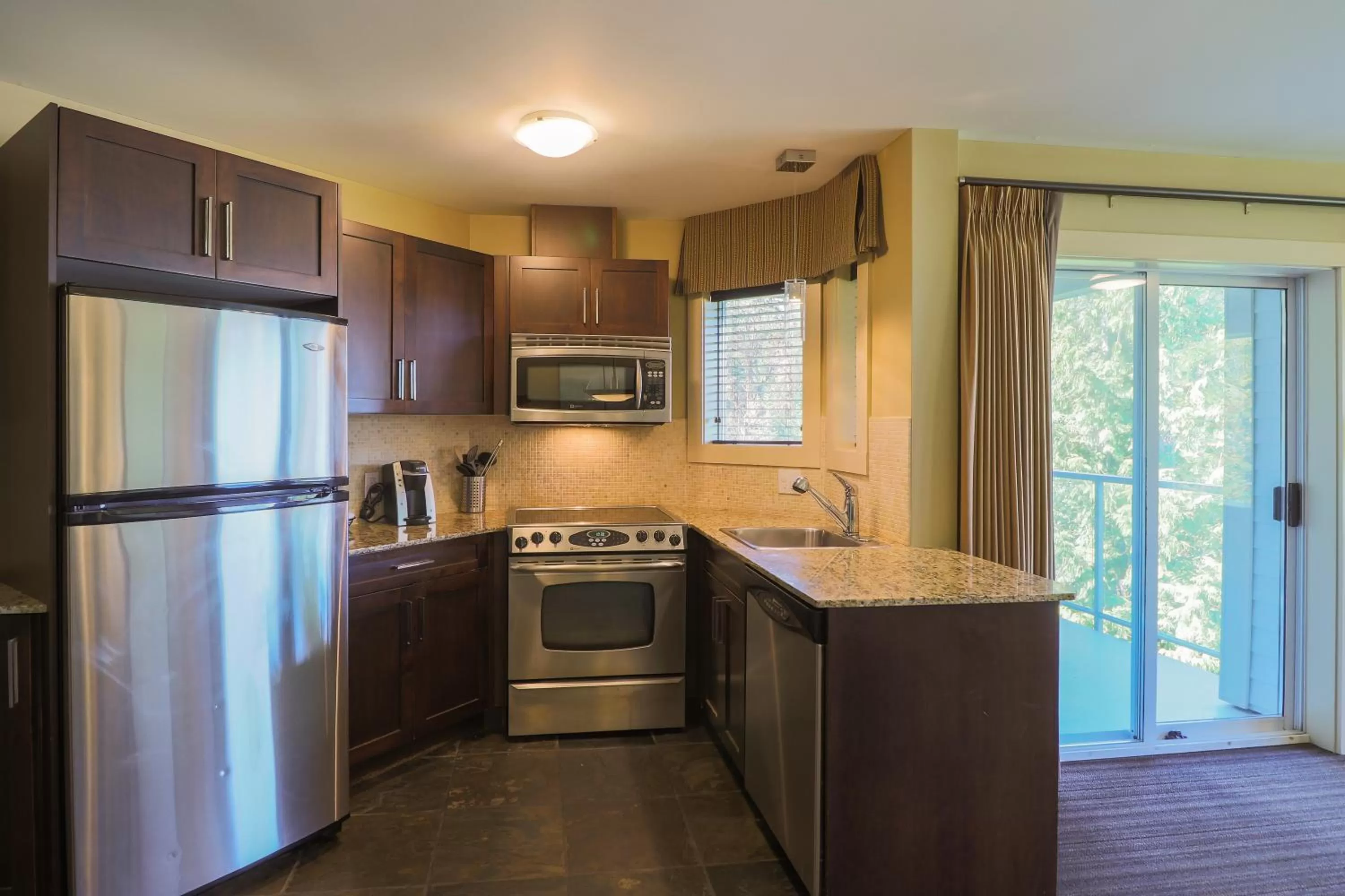 kitchen in Pacific Shores Resort & Spa