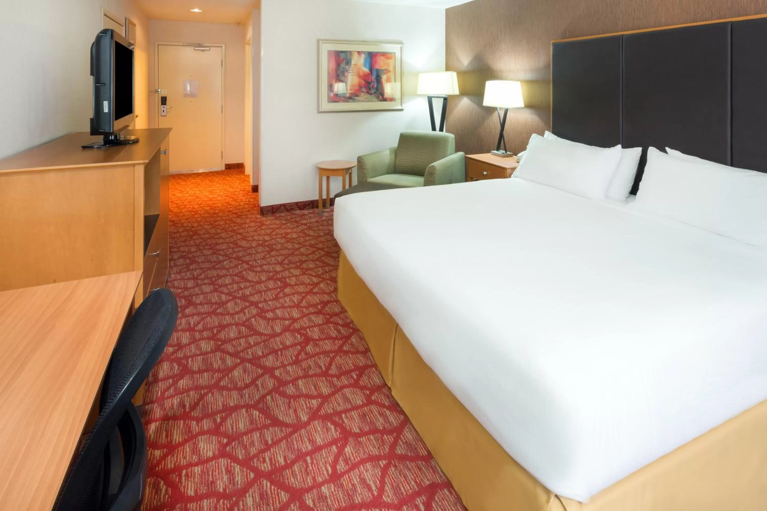 Bed in Holiday Inn Express Grants Pass by IHG