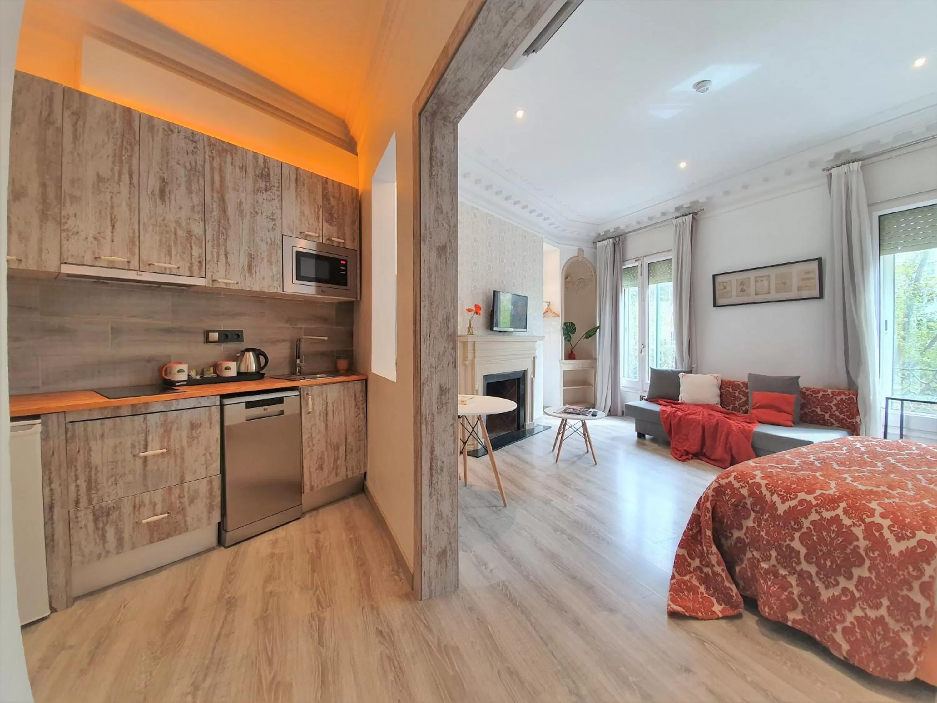 Kitchen or kitchenette, Bed in DreamKeys Barcelona City