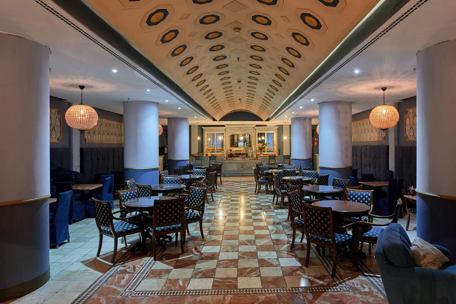 Restaurant/places to eat in Ramblas Hotel