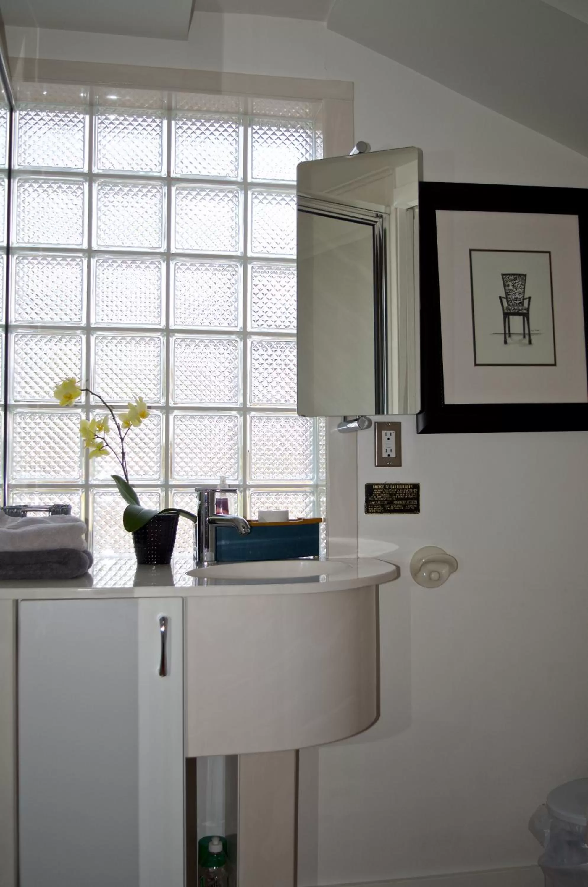 Bedroom in A Float Home B&B in Fisherman’s Wharf