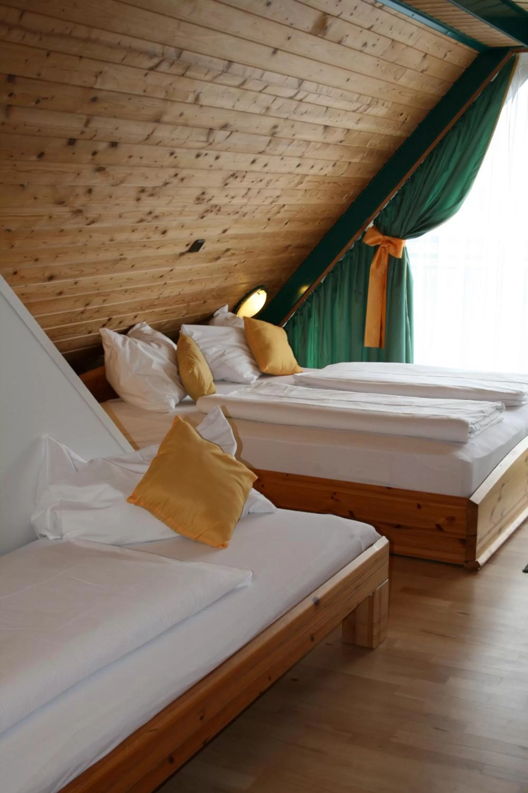 Bedroom, Bed in Hotel Asperner Löwe