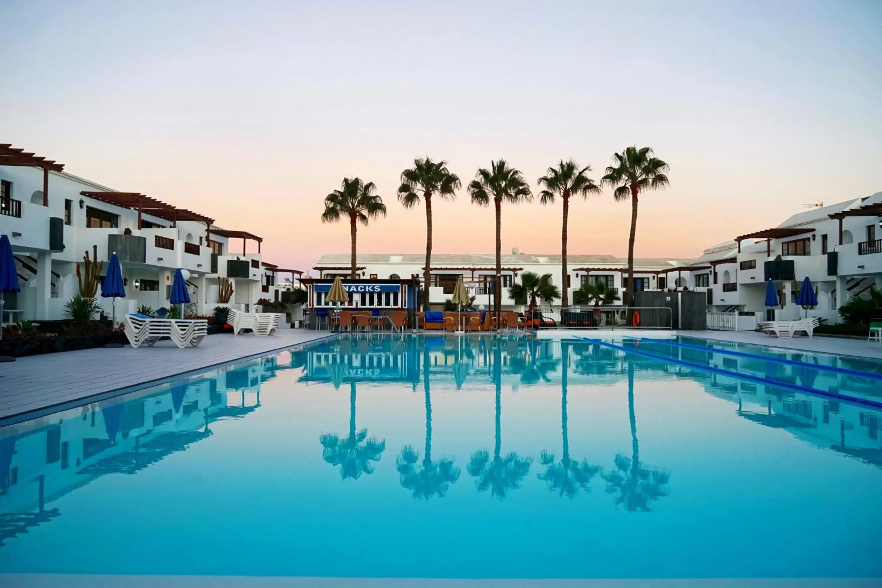 Property building in Plaza Azul