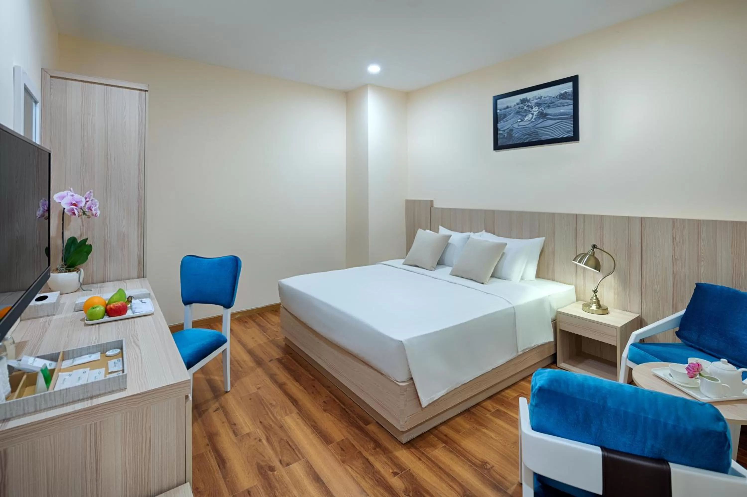 Bed in Happy Life Grand Hotel & Rooftop Skybar