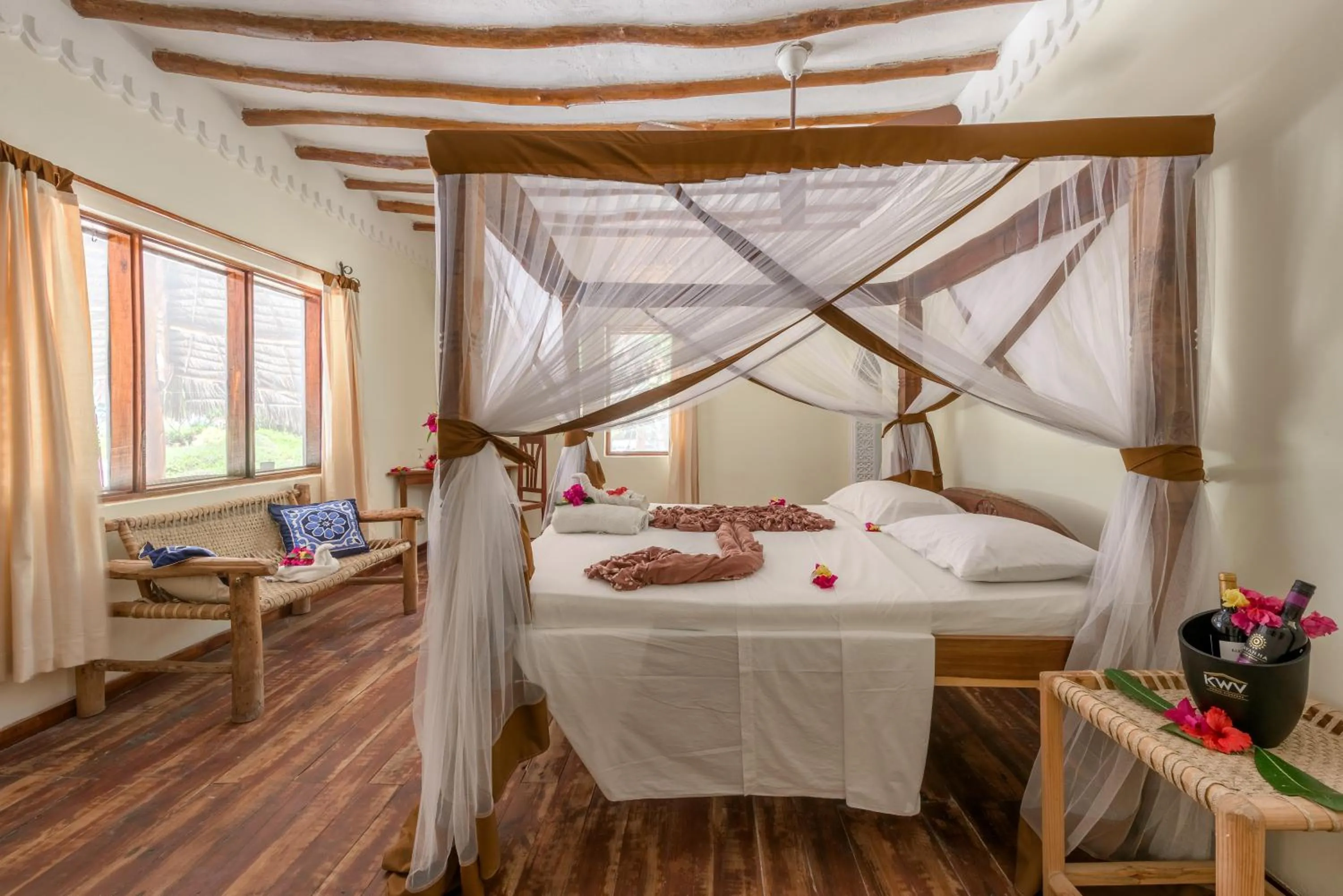Bed in Hakuna Majiwe Beach Lodge