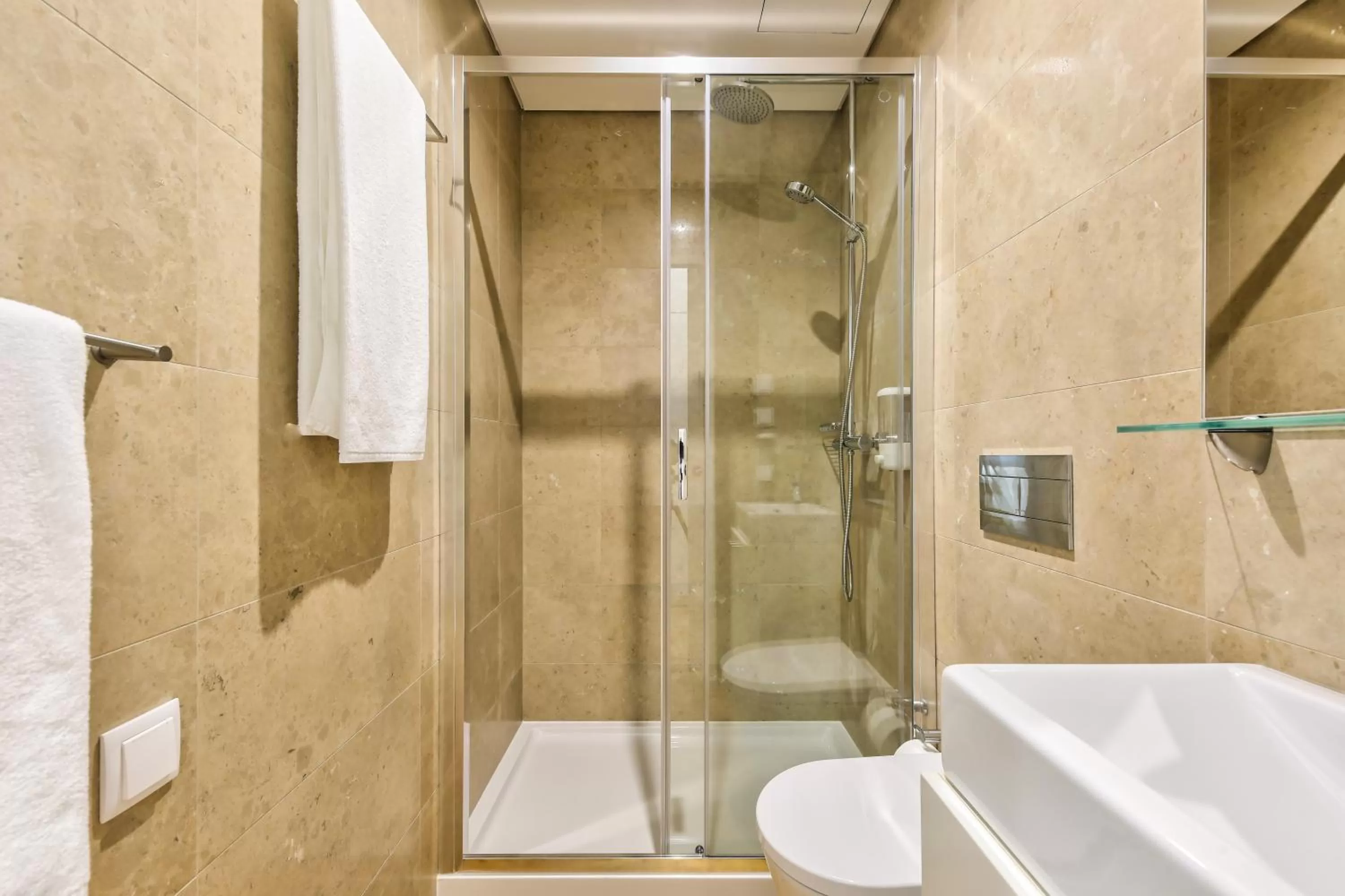 Toilet in Avenue Garden