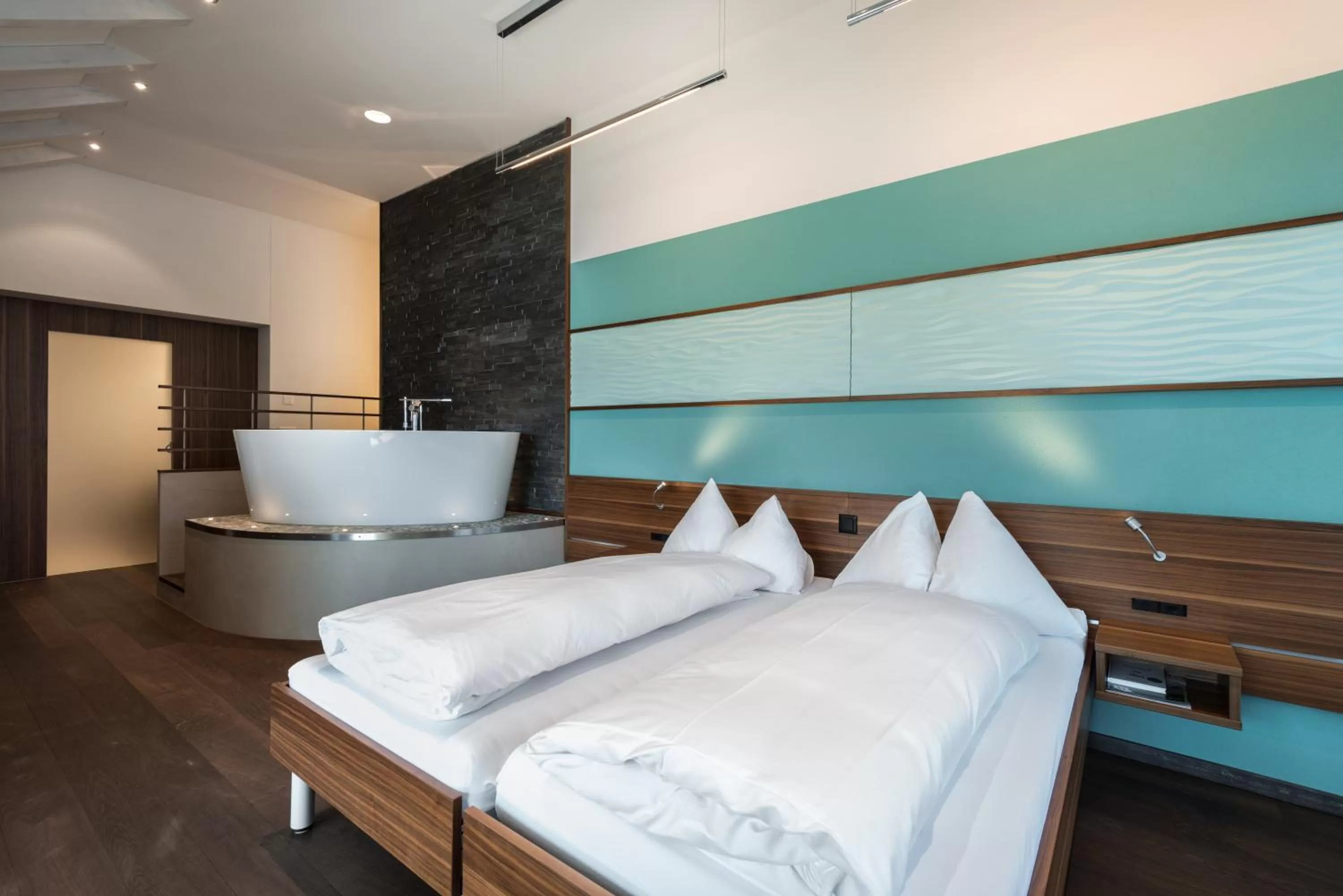 Photo of the whole room, Bed in Hotel Nidwaldnerhof direkt am See