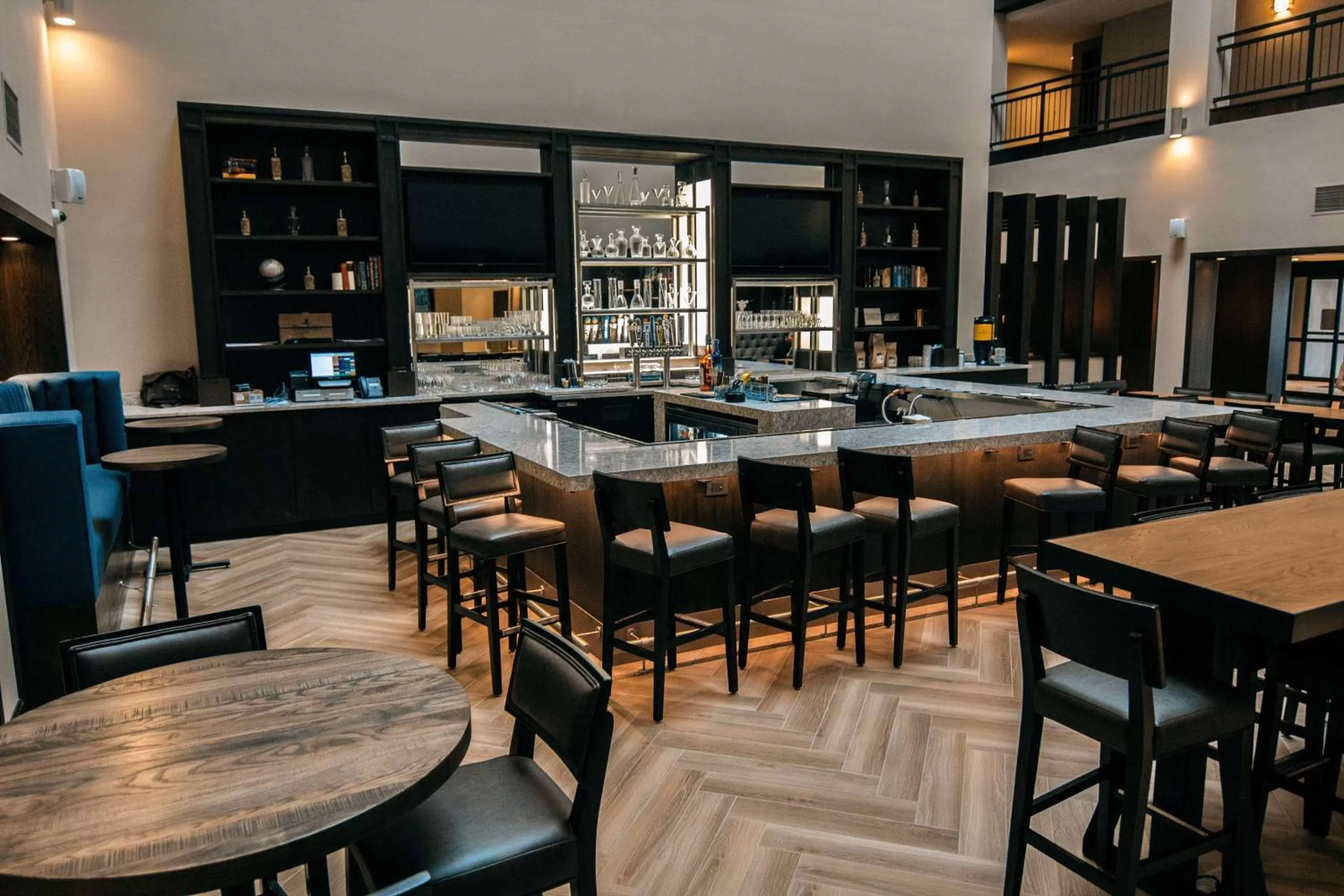 Lounge or bar in Doubletree By Hilton Lubbock - University Area