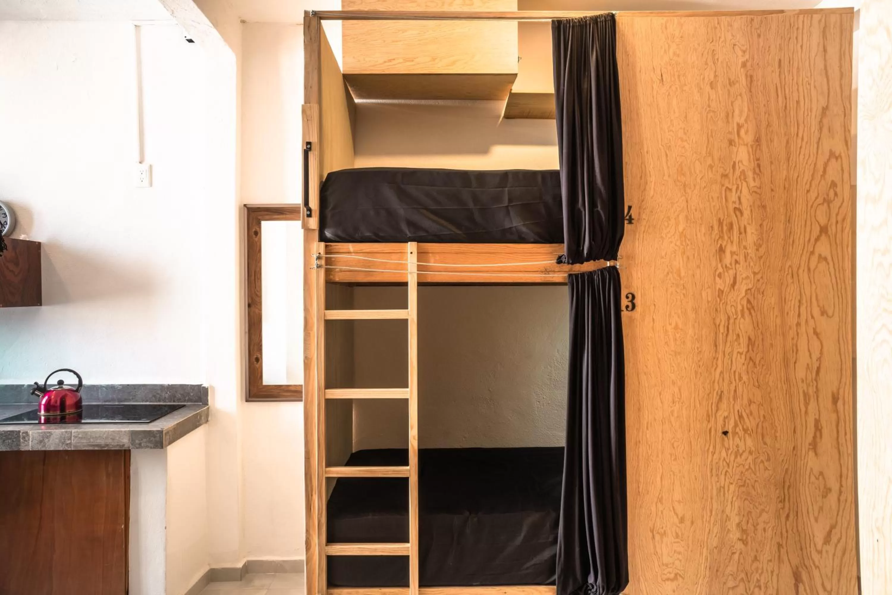 Bunk Bed in Maui hostel playa del carmen