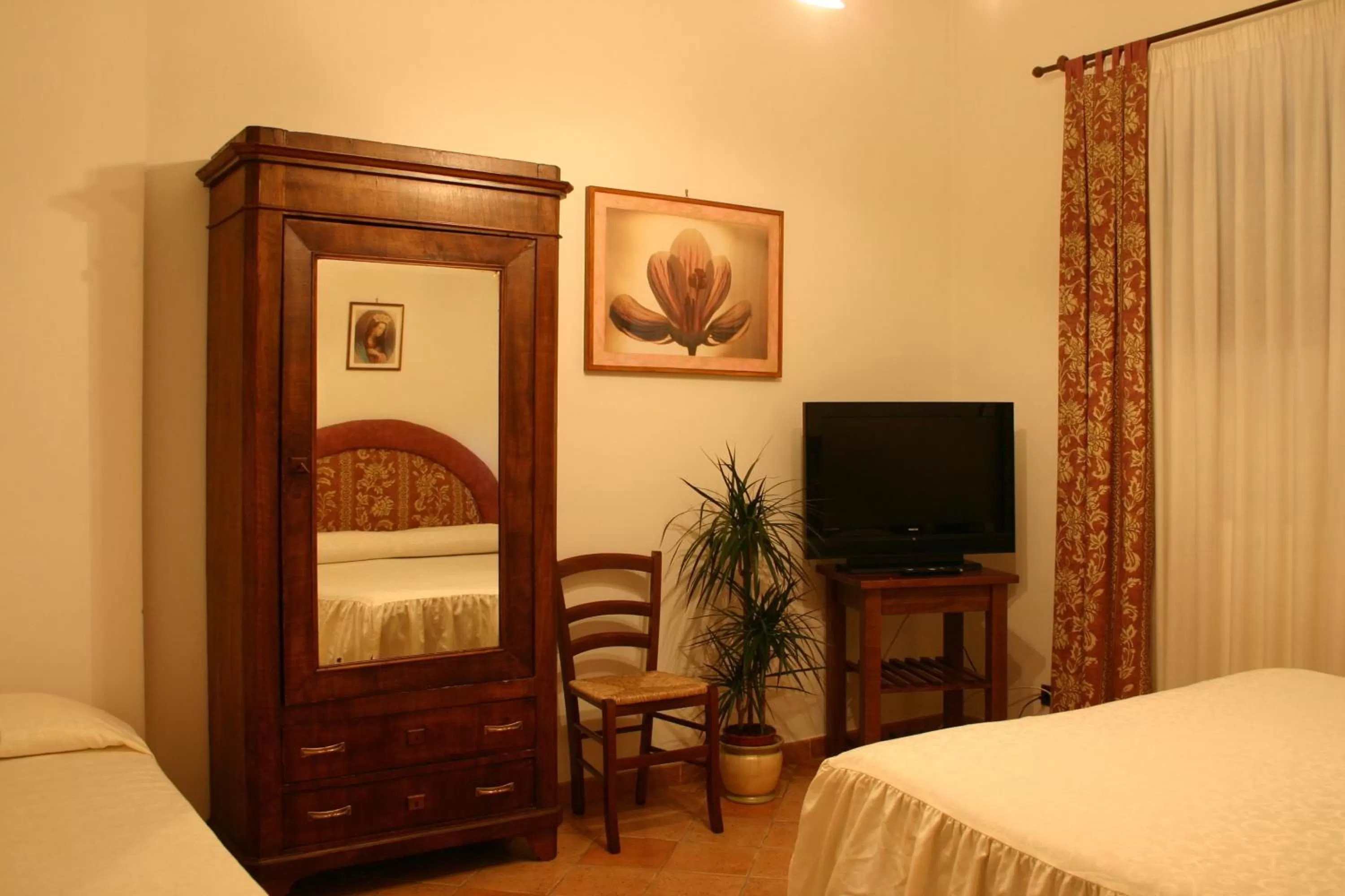 TV/Entertainment Center in B&B Le Palme