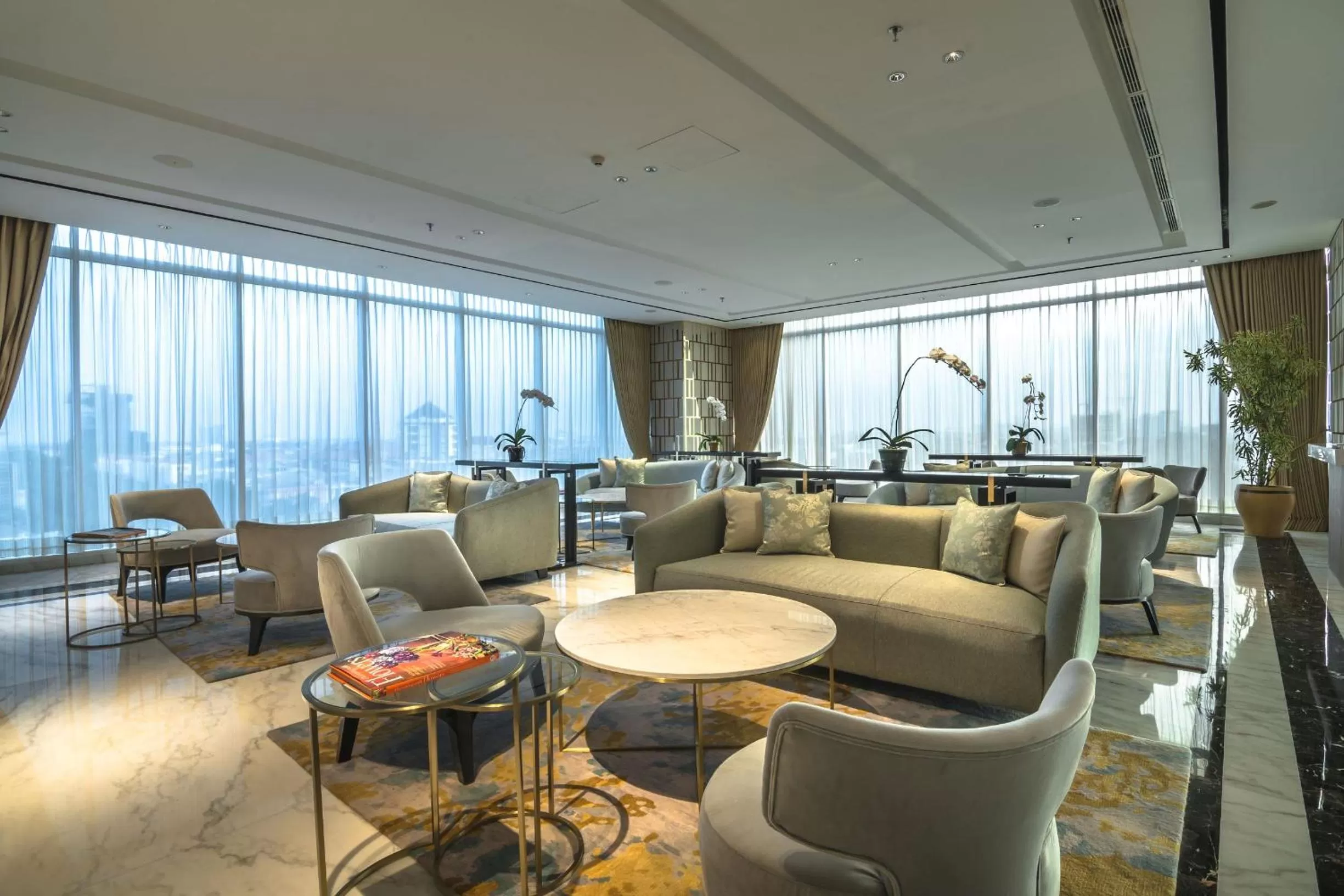 Lobby or reception in Oakwood Hotel & Residence Surabaya