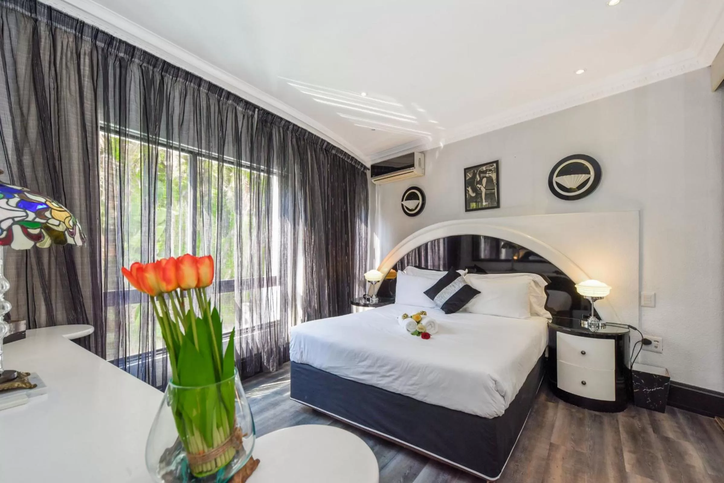 Deluxe Suite with Spa Bath in Villa Simonne