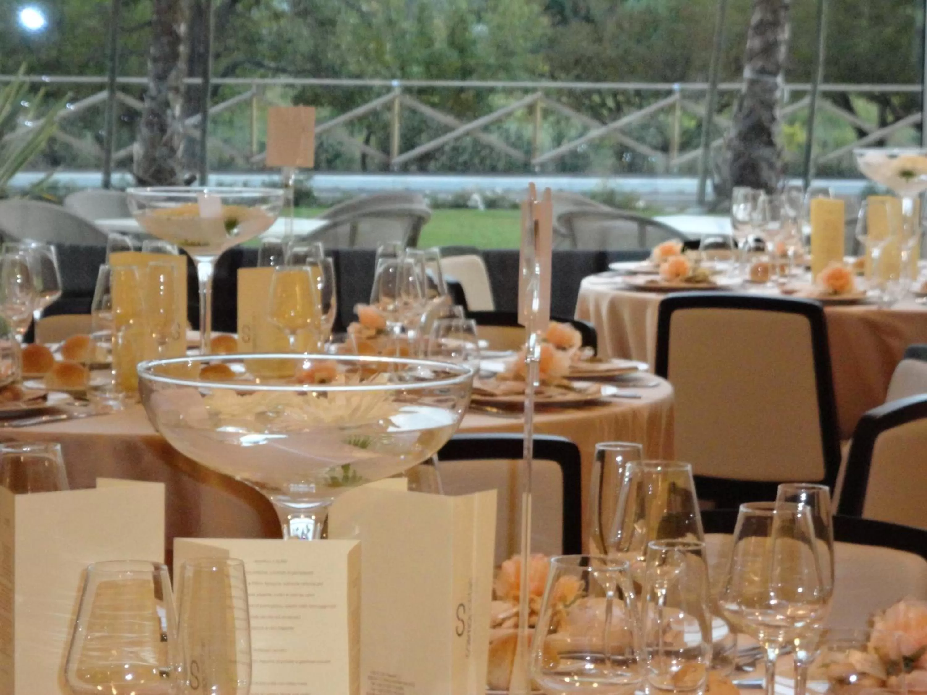 Restaurant/places to eat in Cosmopolitan Hotel