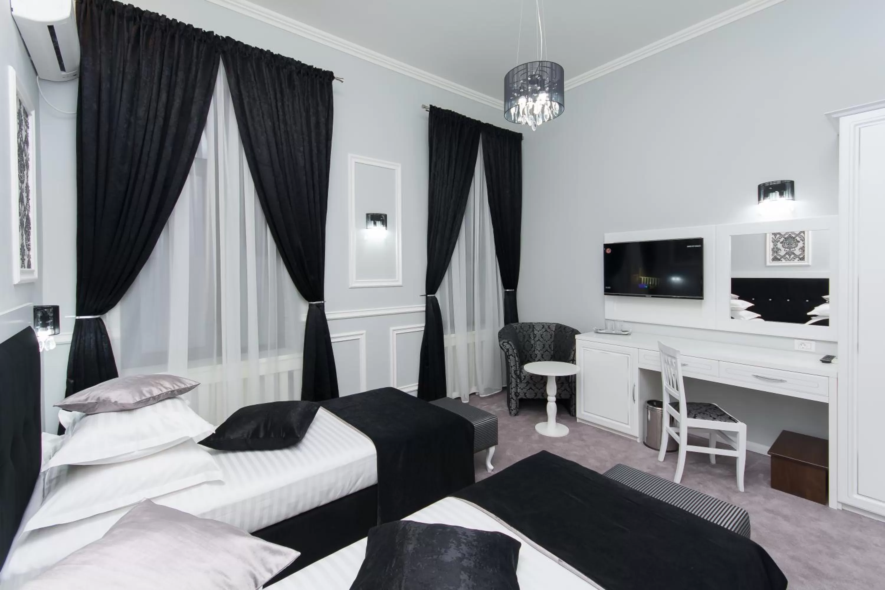 Bed in La Strada Boutique Villa