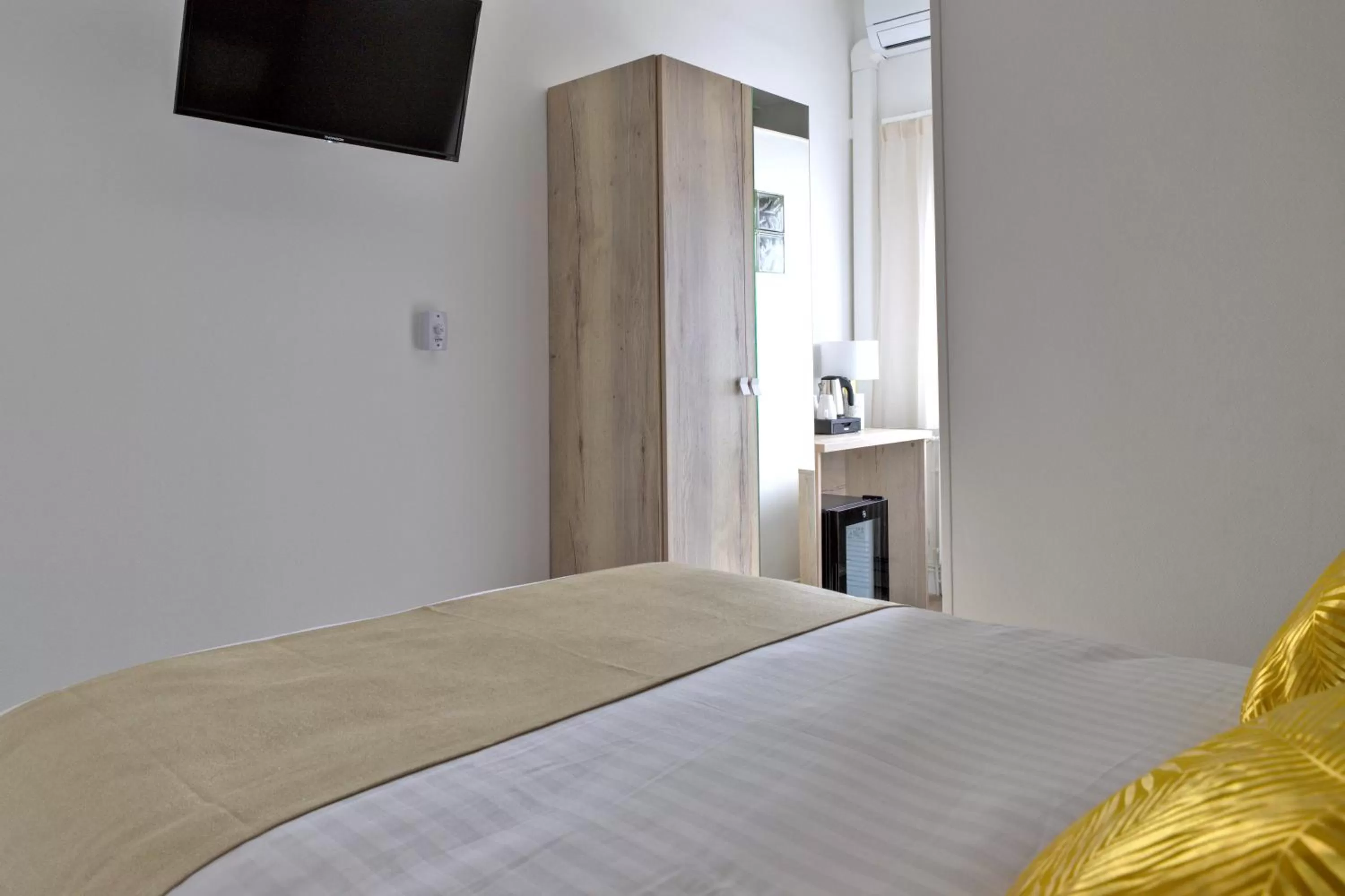 TV and multimedia in Hôtel du Golfe Sete-Balaruc