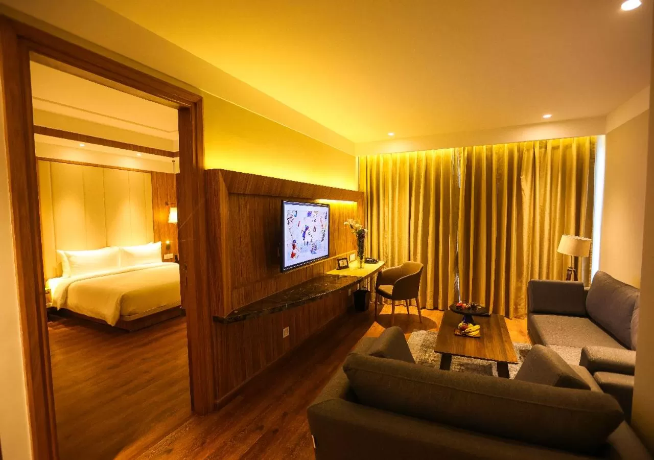 Living room, Bed in Radisson Bhopal