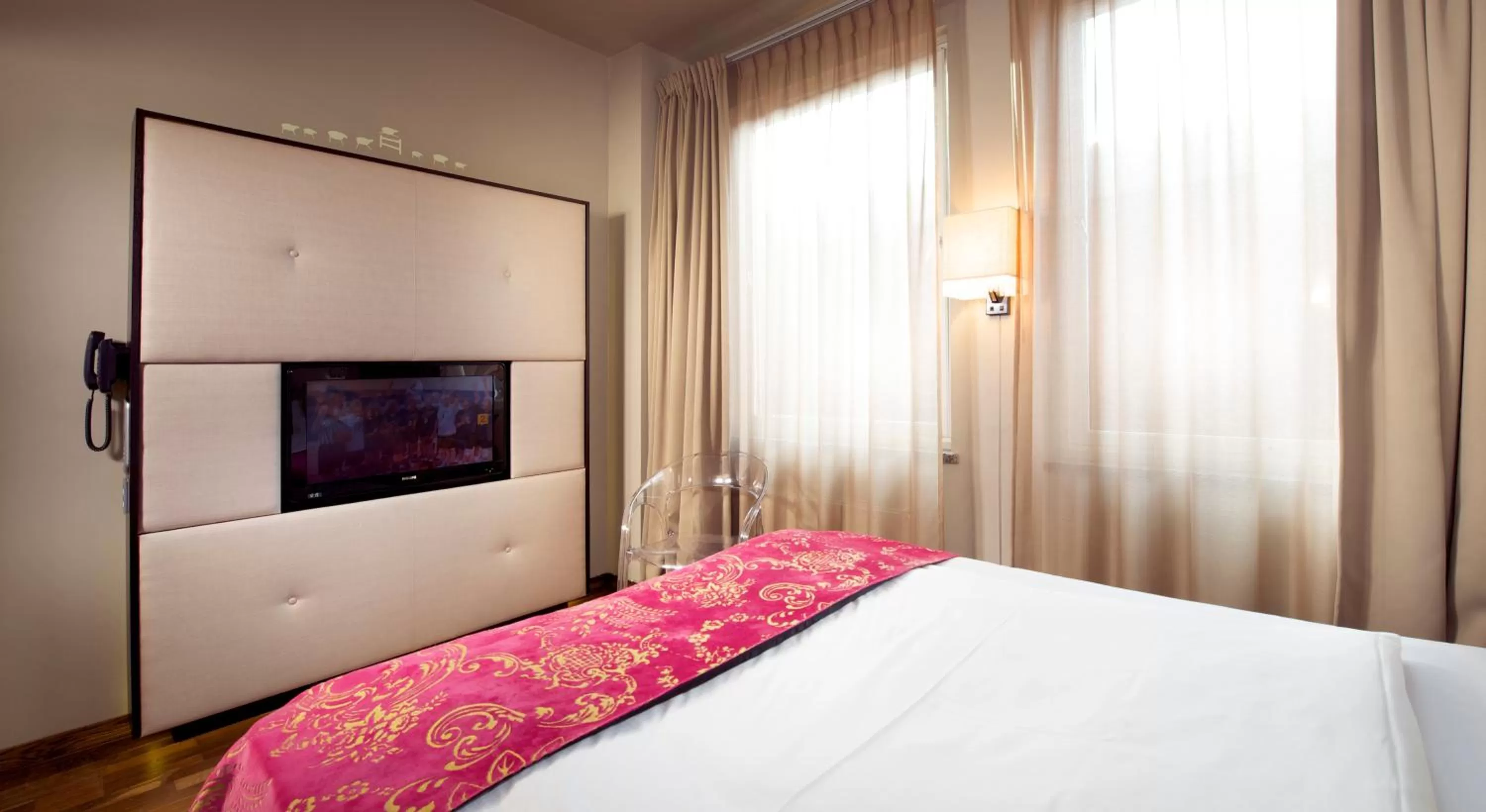 Bedroom, Bed in Home Hotel Folketeateret