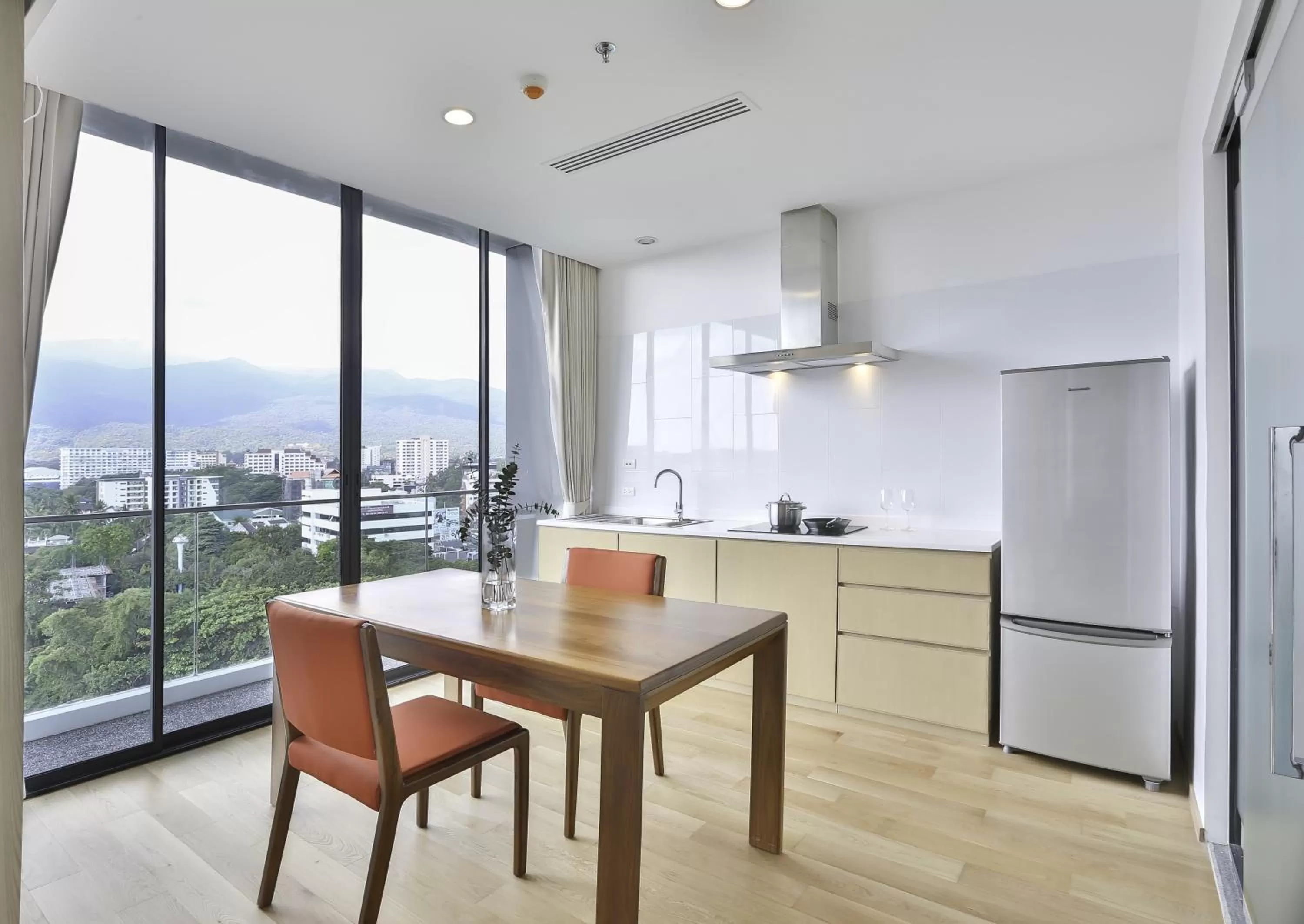 Kitchen or kitchenette in Eastin Tan Hotel Chiang Mai