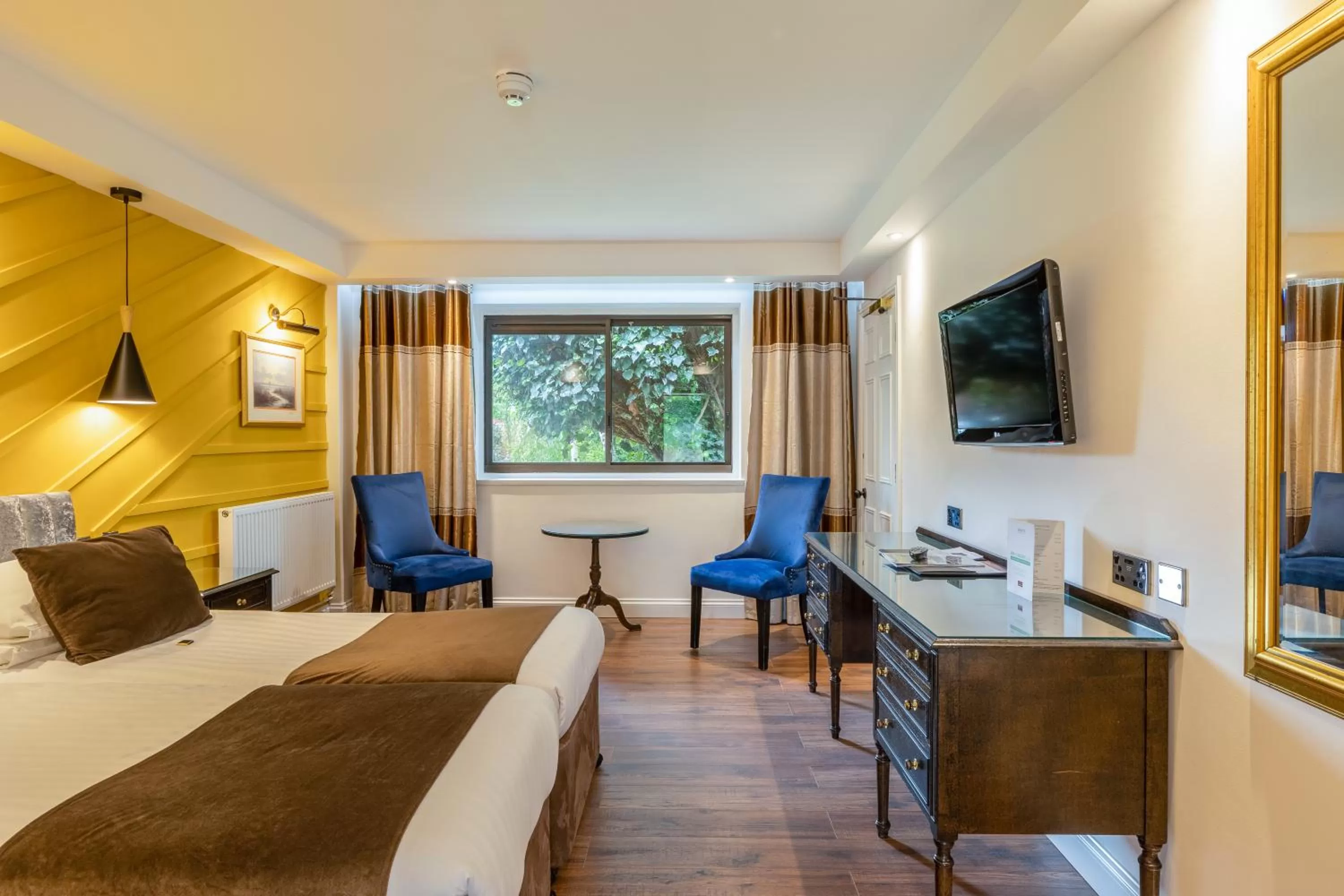 Photo of the whole room, Bed in Muthu Belstead Brook Hotel