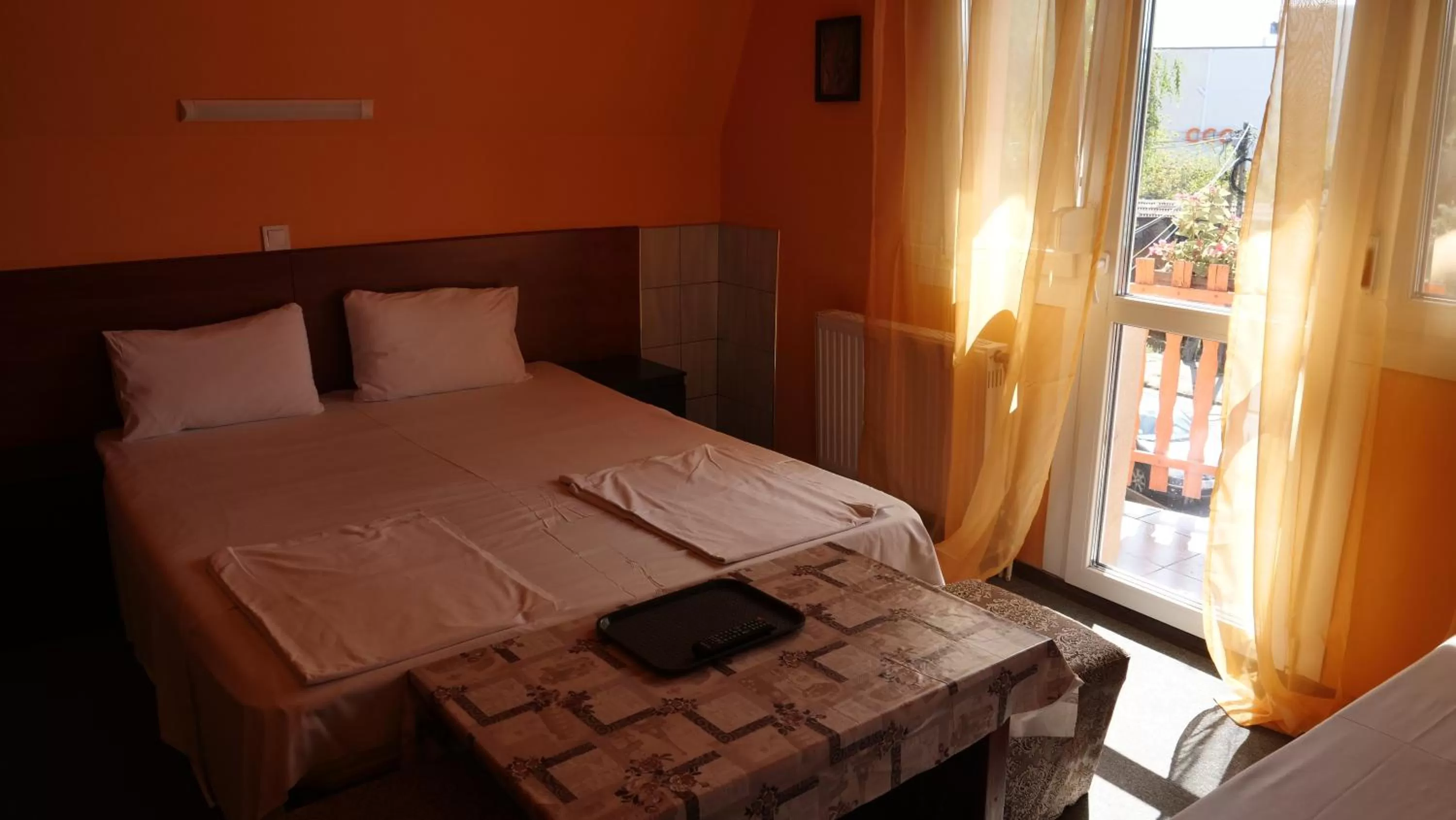 Property building, Bed in Attila Hotel Budapest