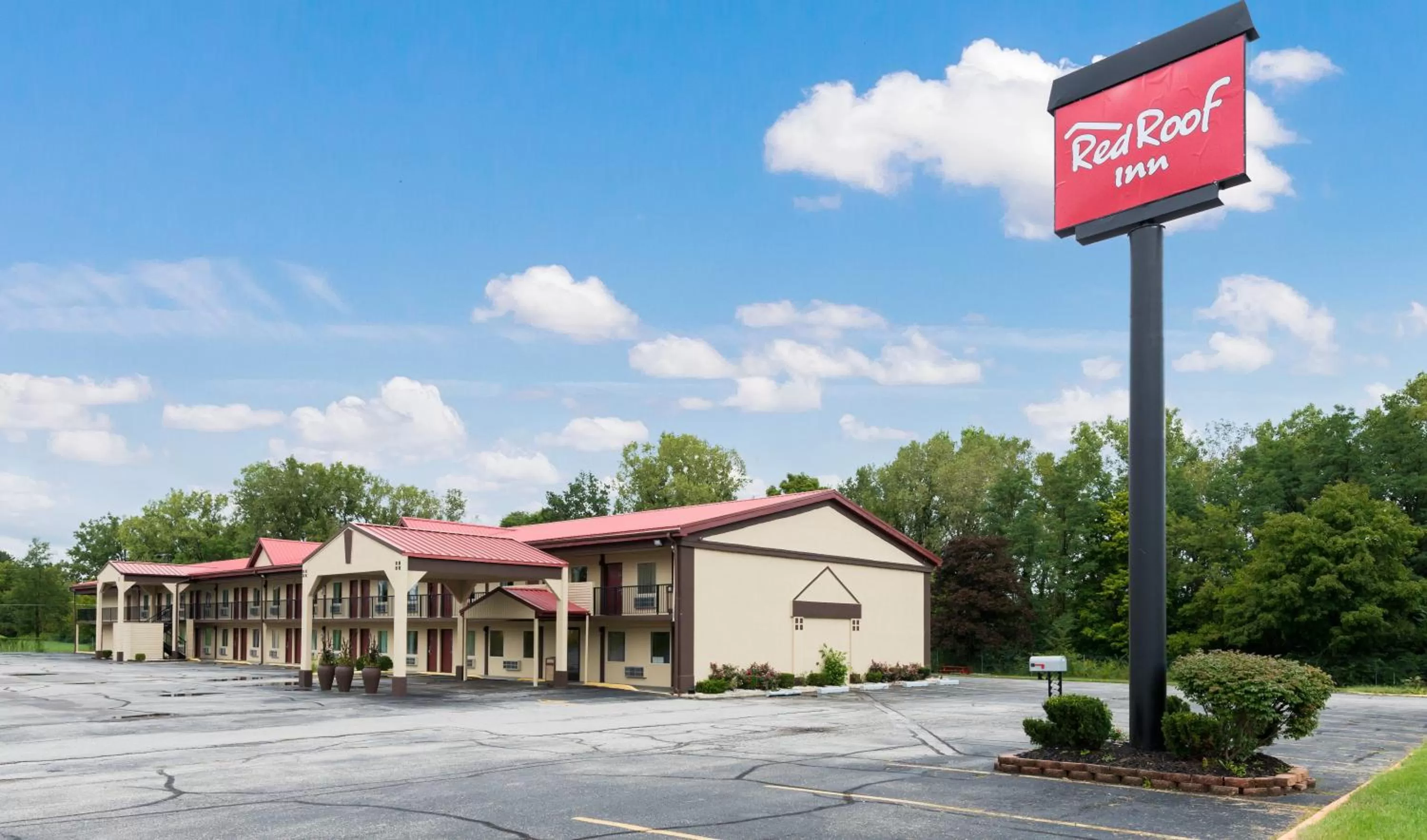 Property building in Red Roof Inn Marion, IN
