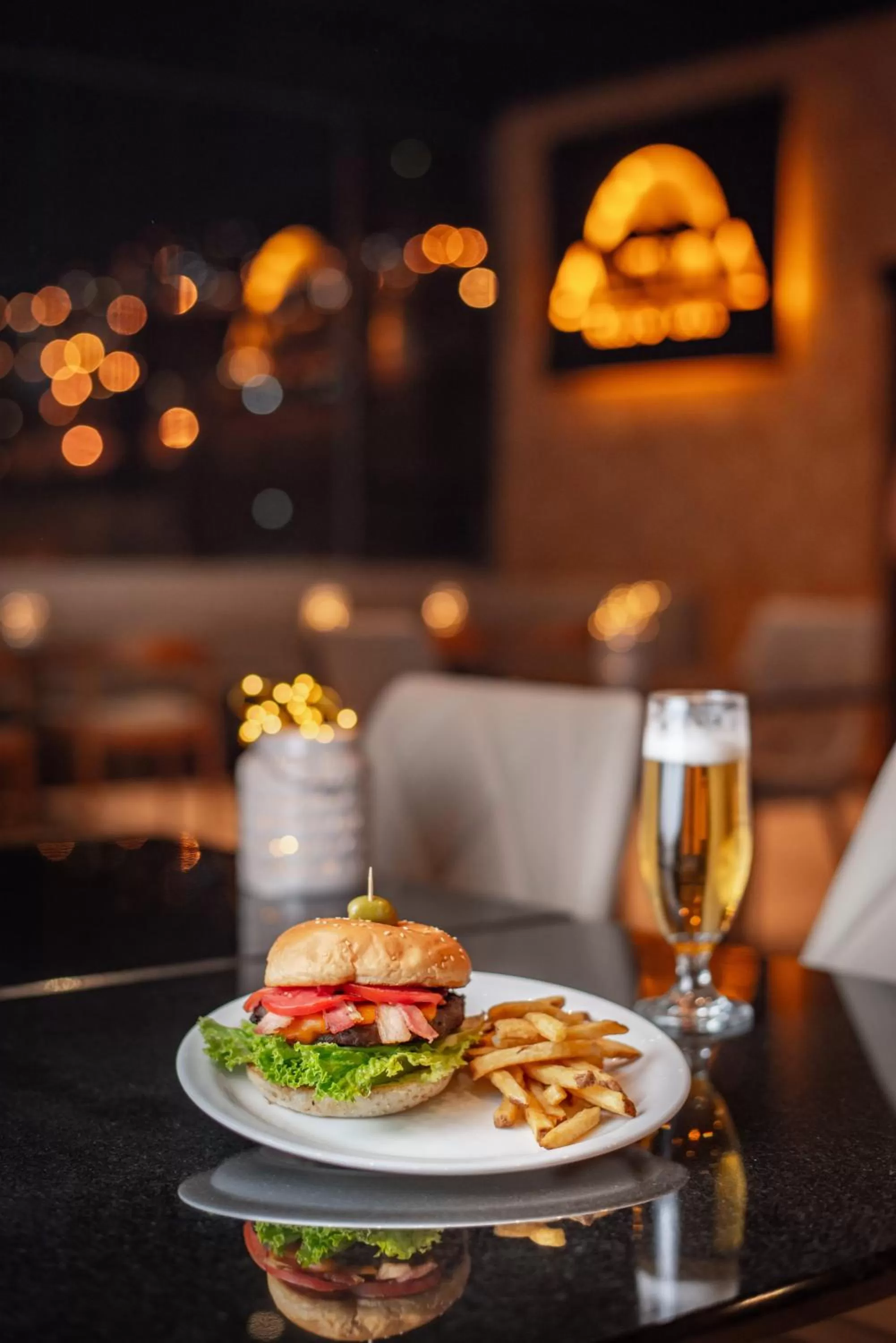 Restaurant/places to eat in Mitru Express Hotel