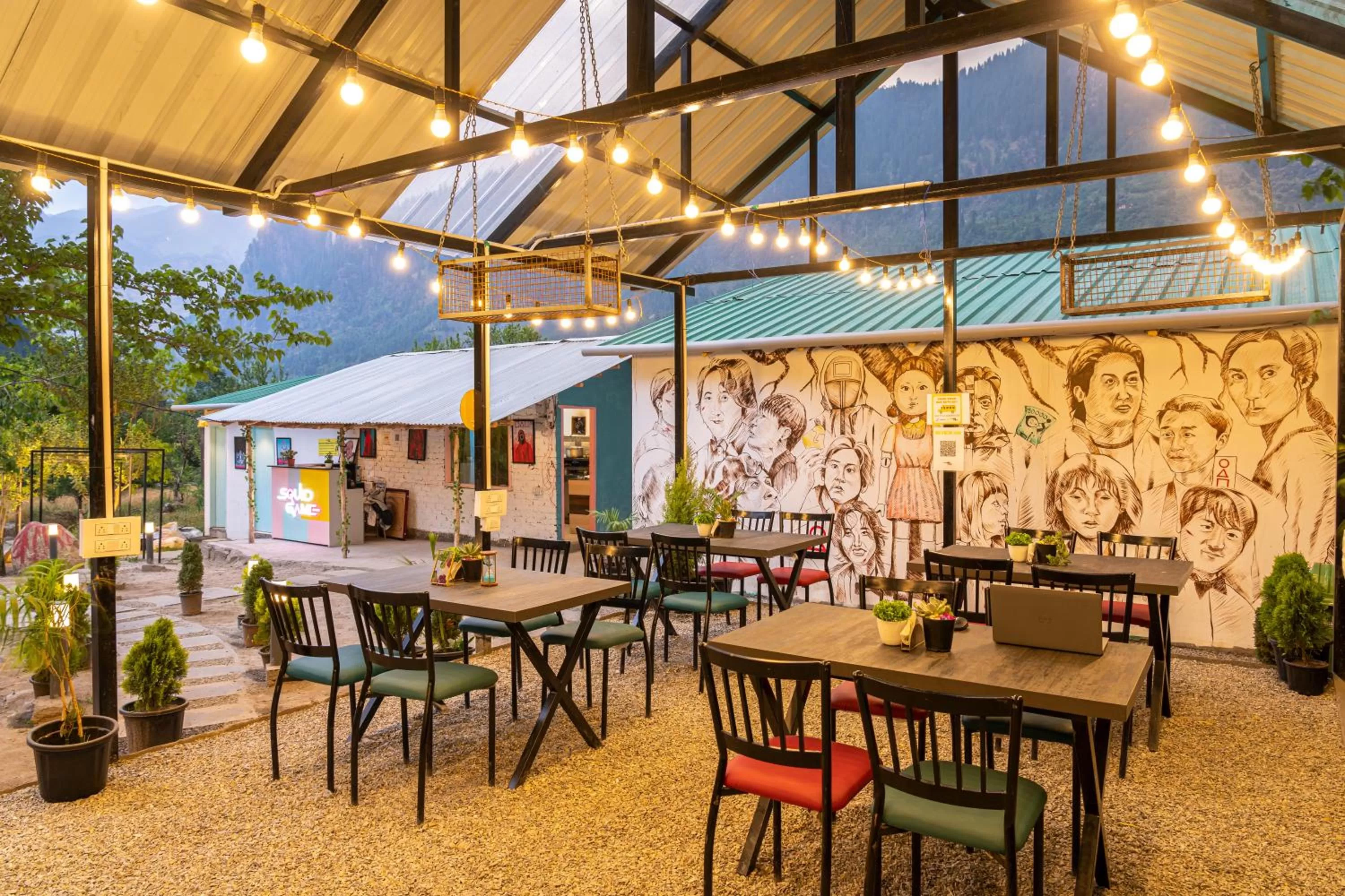 Whoopers Hostel Manali